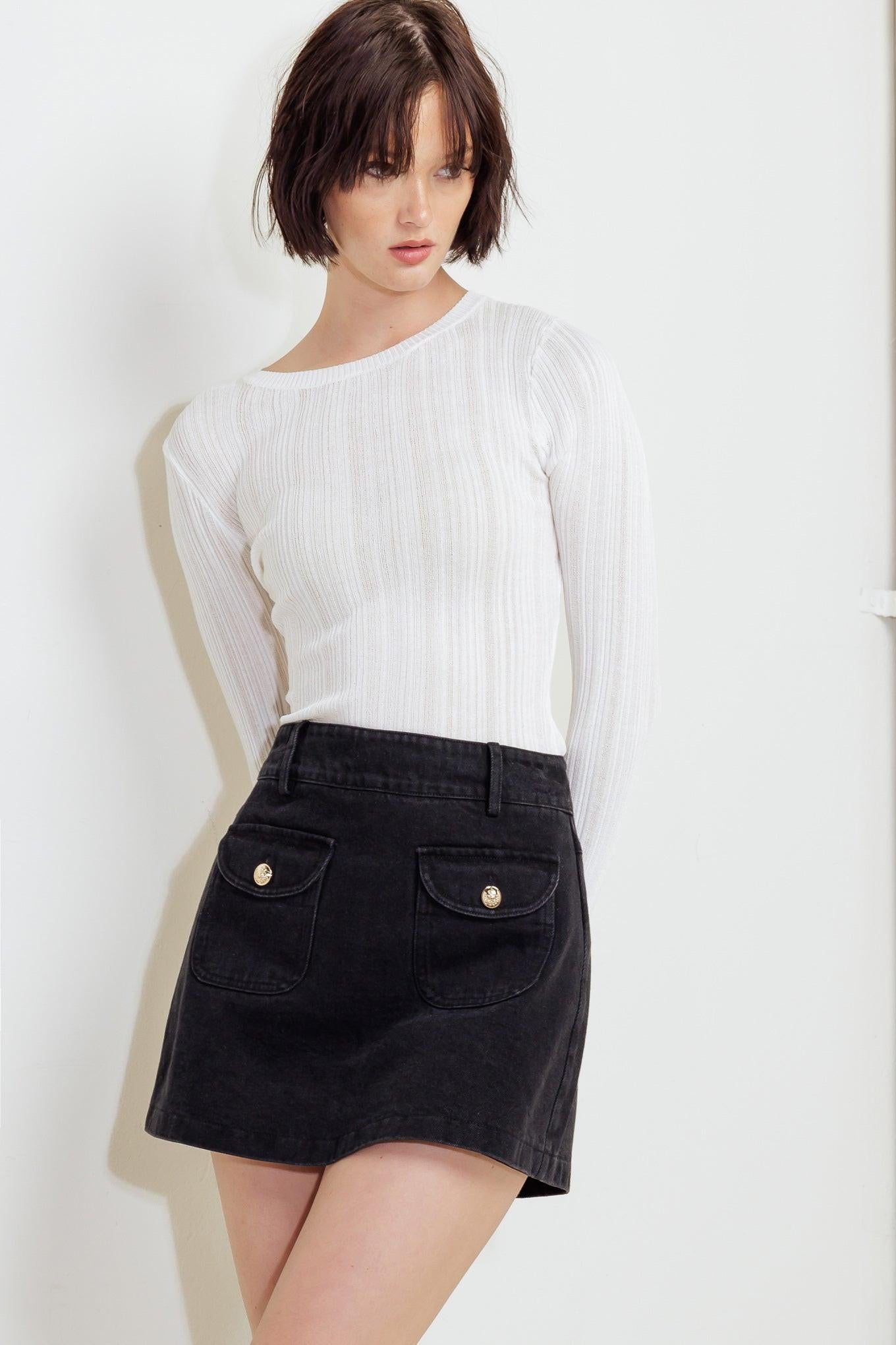 TAILORED FLOW BLACK WOVEN SKORT.