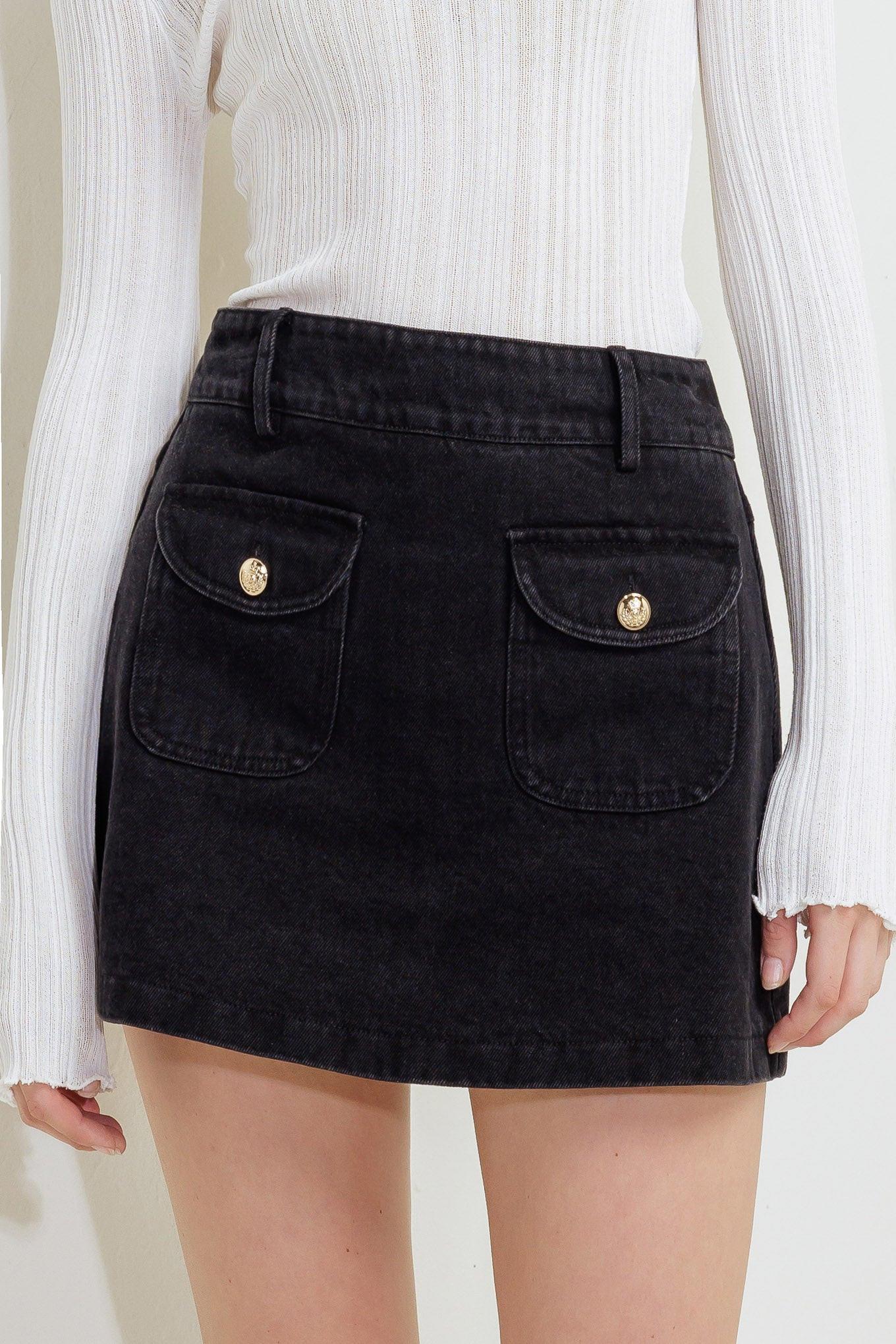 TAILORED FLOW BLACK WOVEN SKORT.