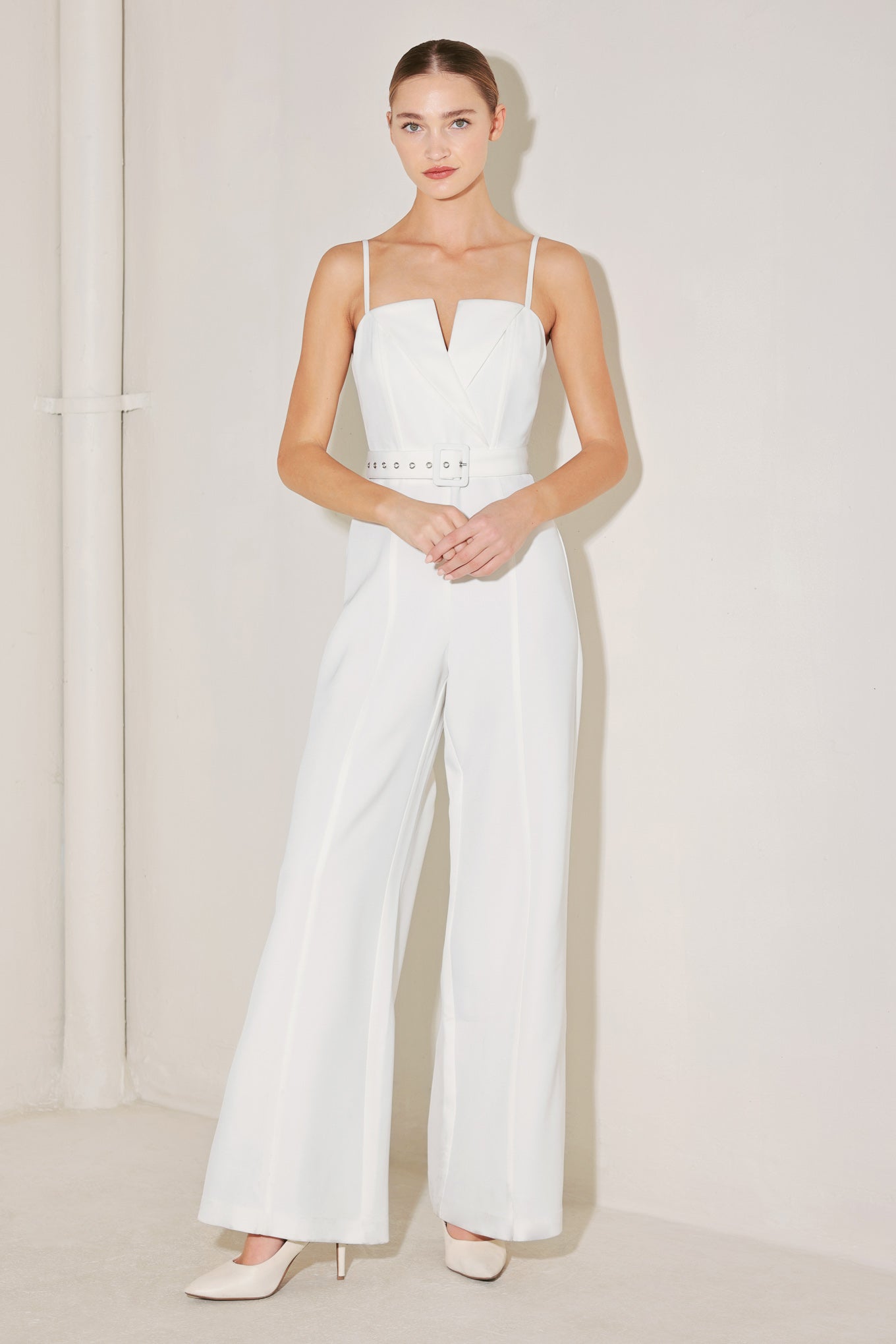 A solid woven jumpsuit featuring straight neckline with fold over detail, straps, self belt, wide leg and back zipper closure
Details:
Self : 95% Polyester 5% Spandex
Lining : 100% Polyester
Size & Fit
- Model is 5`8" And Wearing Size Small
- Measurements Taken From Size Small
- Approx. Length: 58"