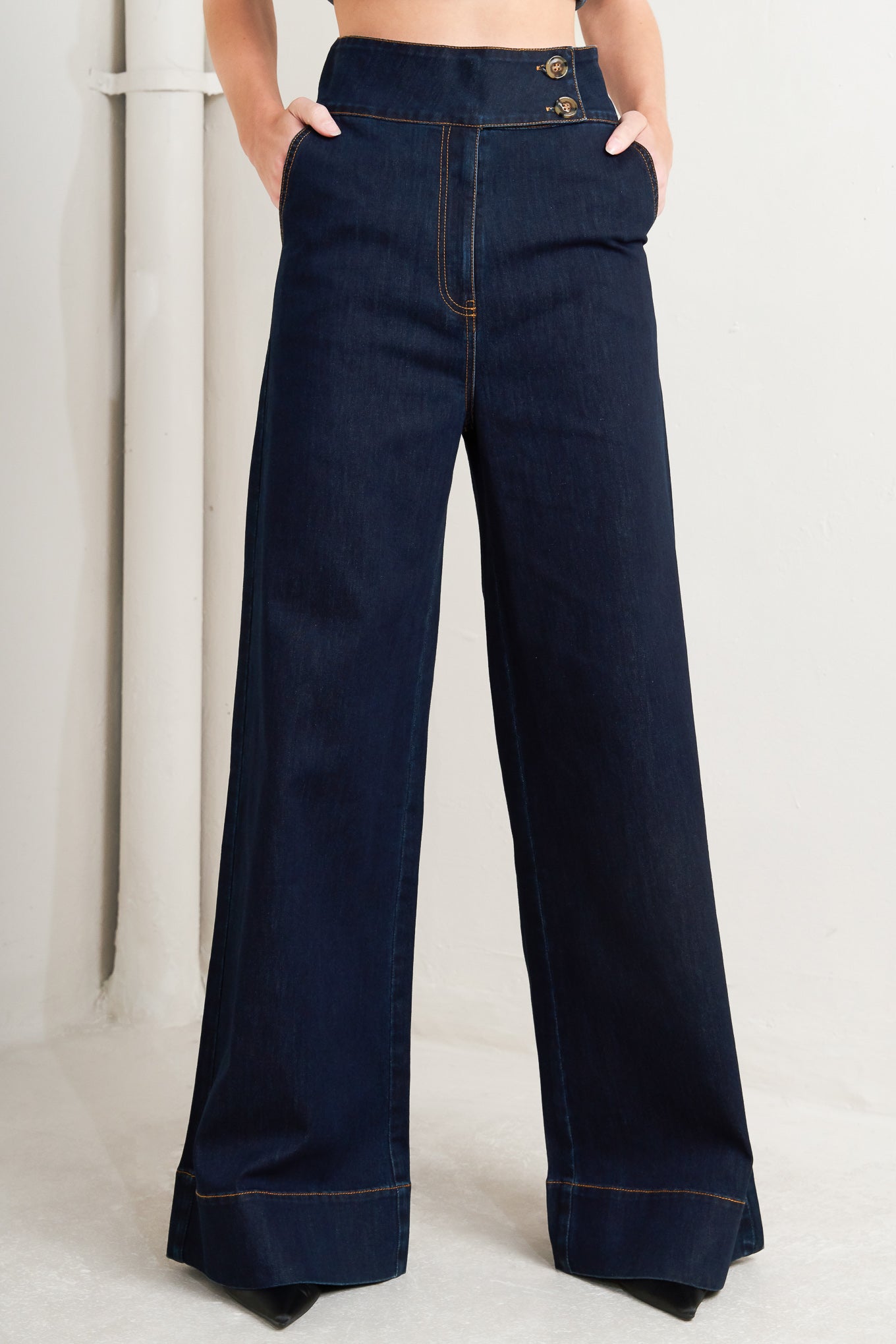 A denim pant featuring front closure, pockets and wide leg. Matching vest FJ1288B
Details:
Self : 66% Cotton 31% Polyester 2% Viscose 1% Spandex
Size & Fit
- Model is 5`8" And Wearing Size Small
- Measurements Taken From Size Small
- Approx. Length: 45" FLYING TOMATO