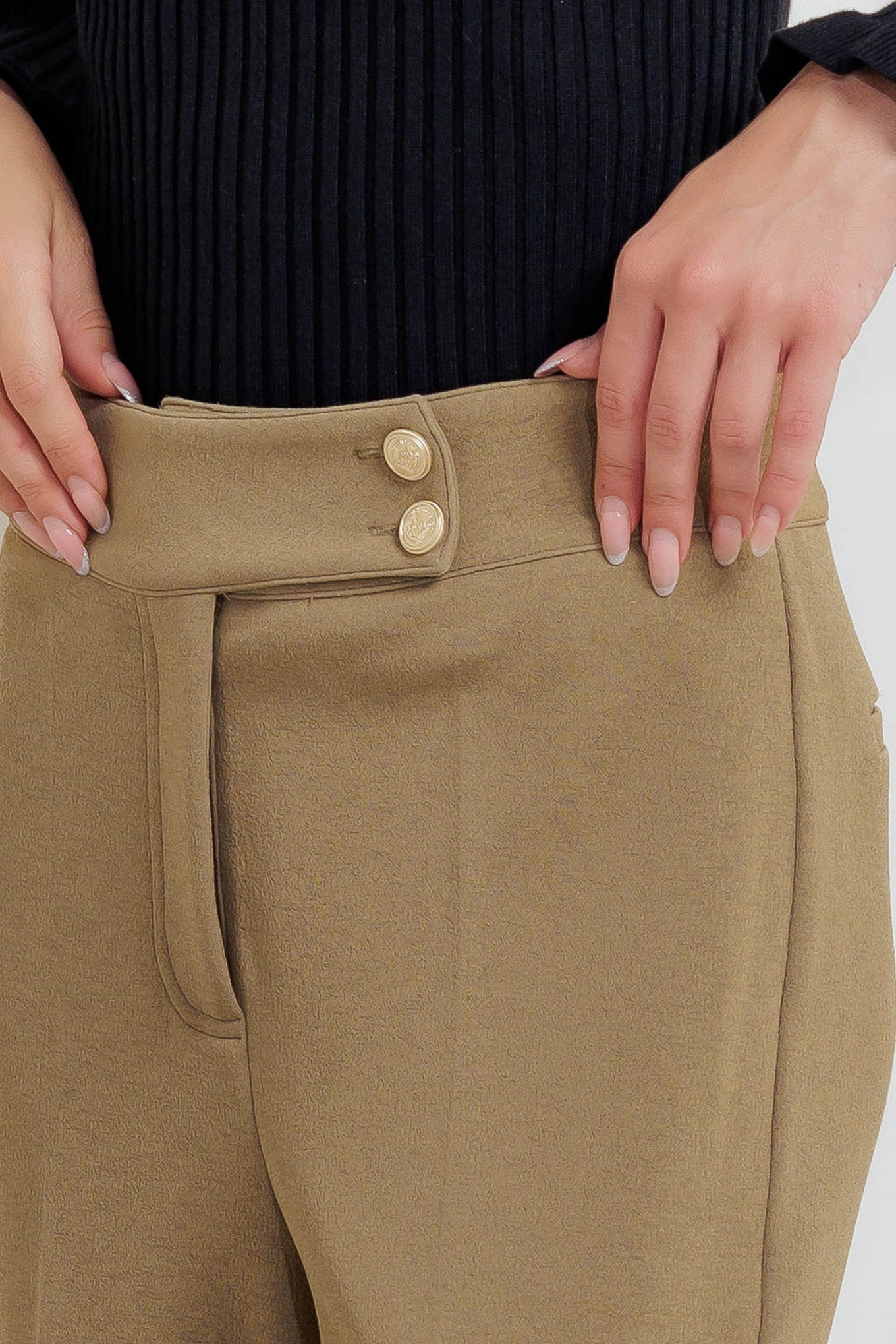 A knit pant featuring front closure and wide leg. Matching vest FJ1304