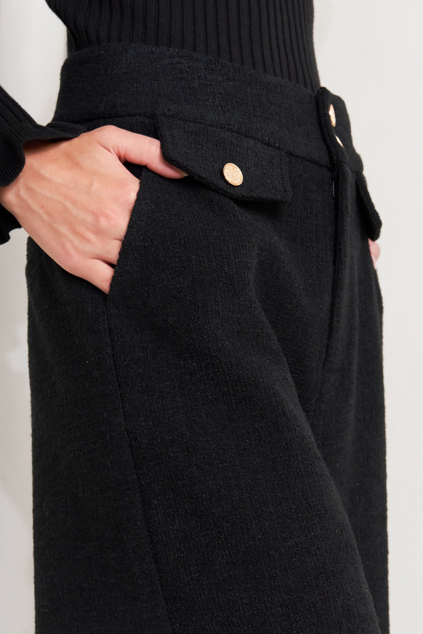 A woven pant with front closure and wide leg.