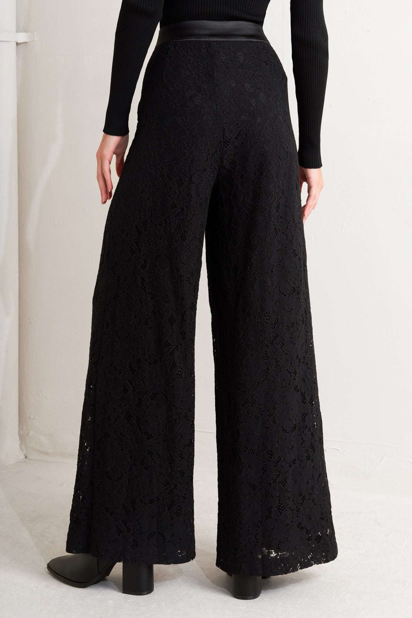 A woven lace pant featuring front closure and wide leg.