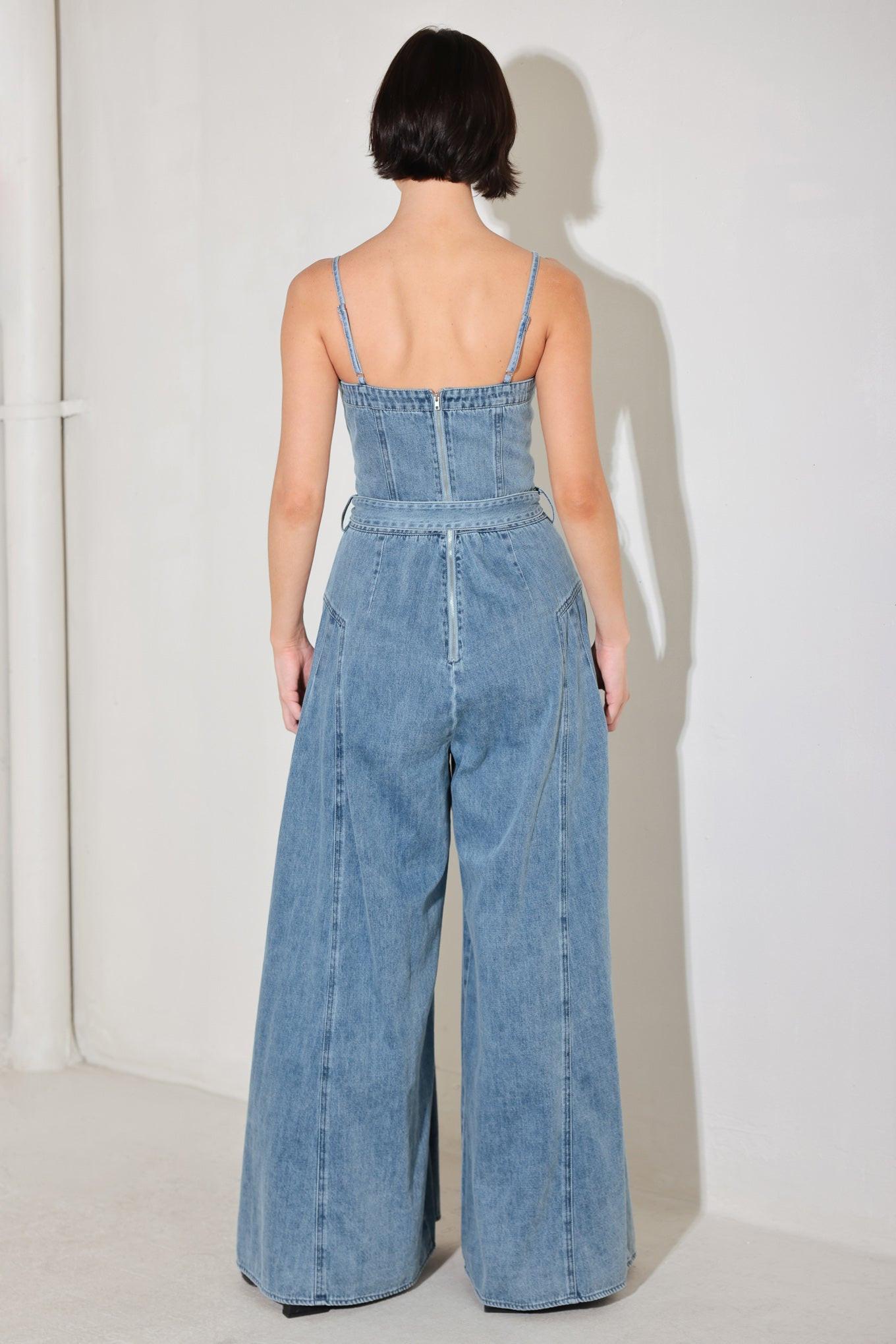 A washed denim jumpsuit featuring straight neckline, straps, self belt, extra wide leg and back zipper closure
Details:
Self : 90.2% Cotton 4.8% Viscose 5% Polyester
Size & Fit
- Model is 5`8" And Wearing Size Small
- Measurements Taken From Size Small
- Approx. Length: 60"