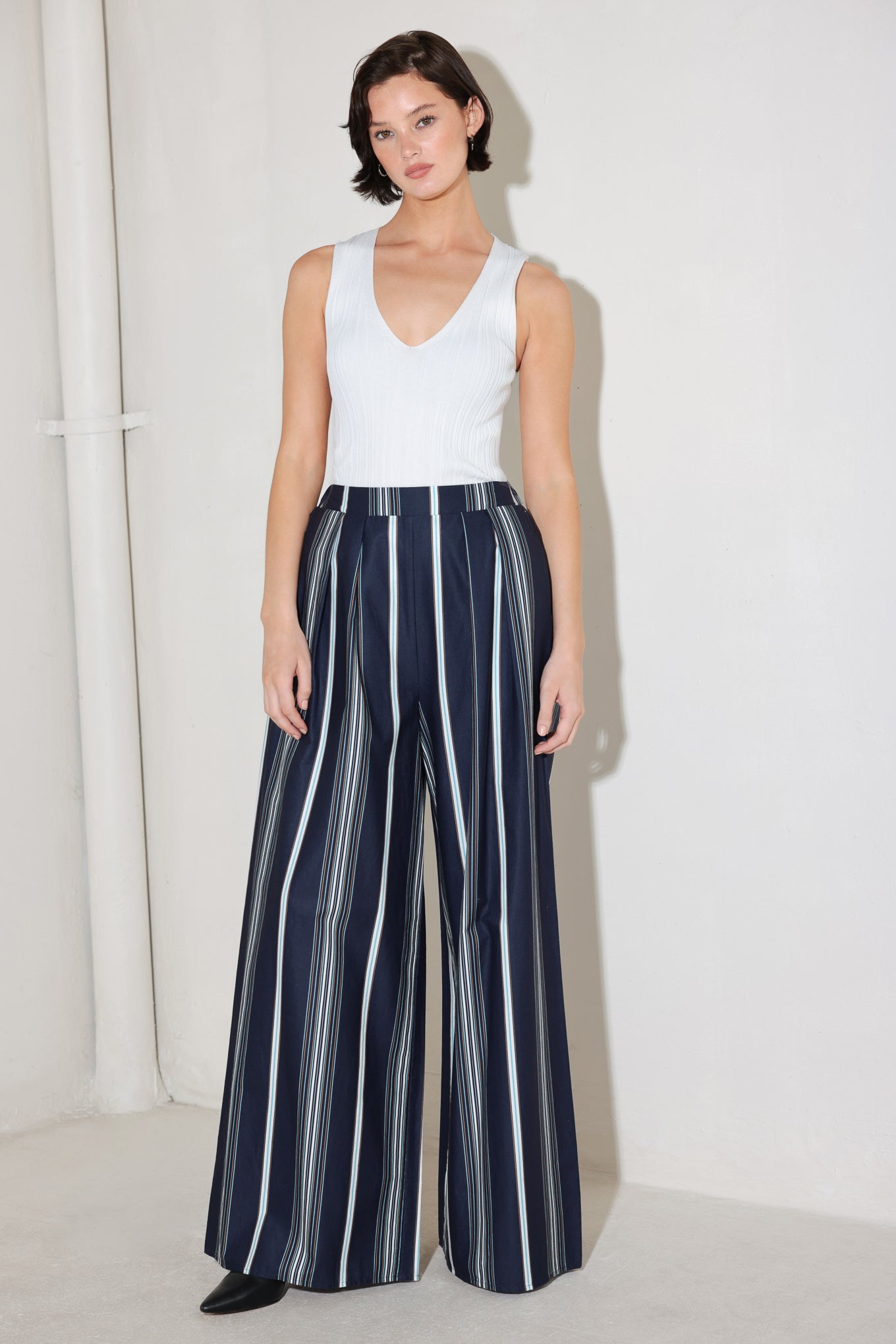 A striped woven pant featuring front pleat, wide leg and elasticized back waistband. Matching top FT1821B
Details:
Self : 100% Cotton
Size & Fit
- Model is 5`8" And Wearing Size Small
- Measurements Taken From Size Small
- Approx. Length: 44"