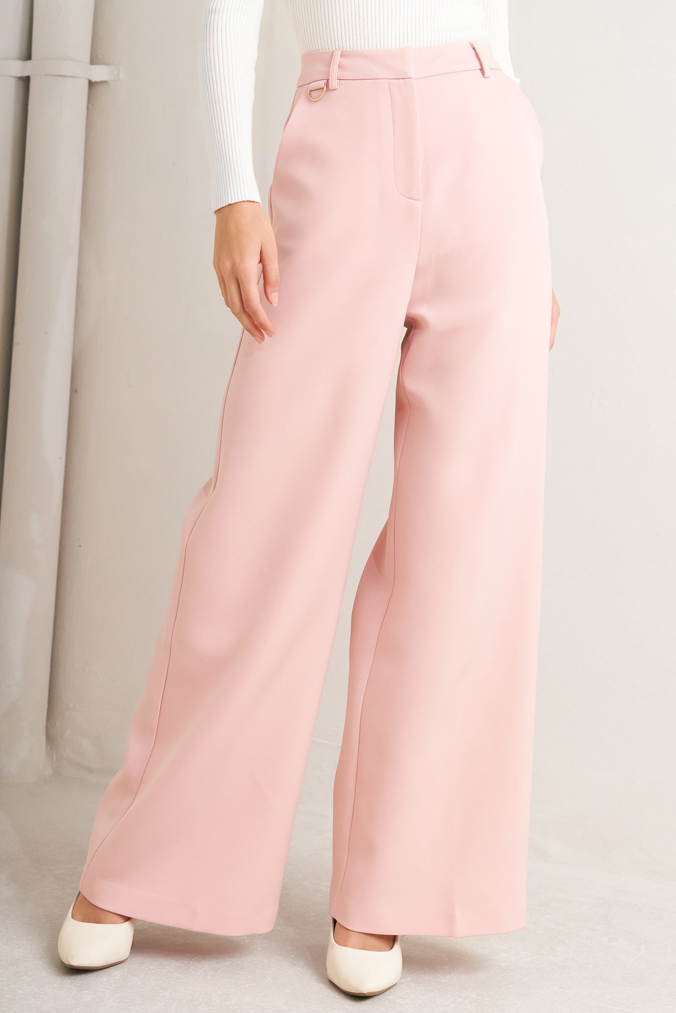 A solid woven pant featuring front closure, pockets and wide leg.