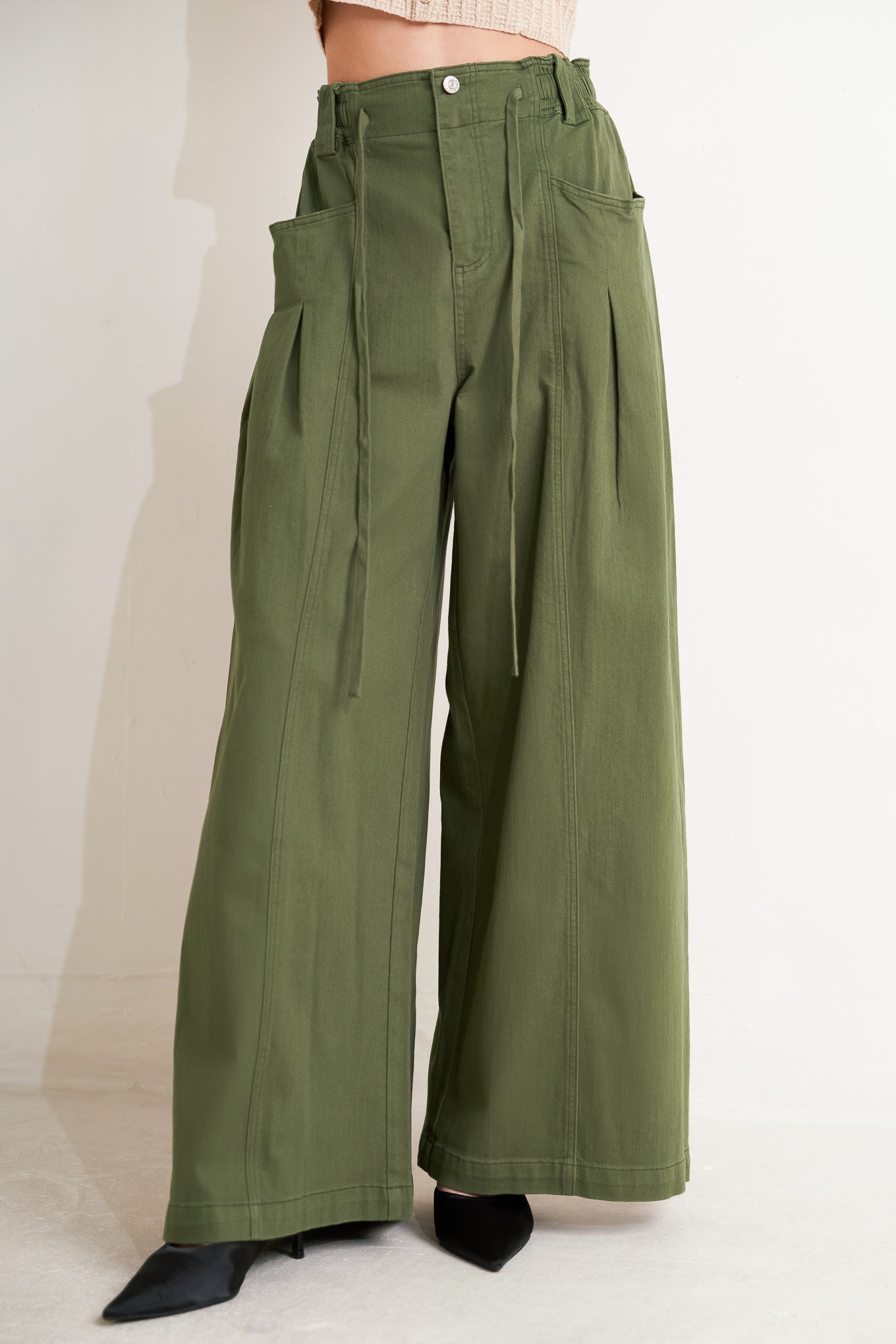 A solid woven pant featuring front closure, elastic waist with tie, pockets and wide leg. Matching vest FJ1373
Details:
Self : 97% Cotton 3% Spandex
Size & Fit
- Model is 5`8" And Wearing Size Small
- Measurements Taken From Size Small
- Approx. Length: 42"