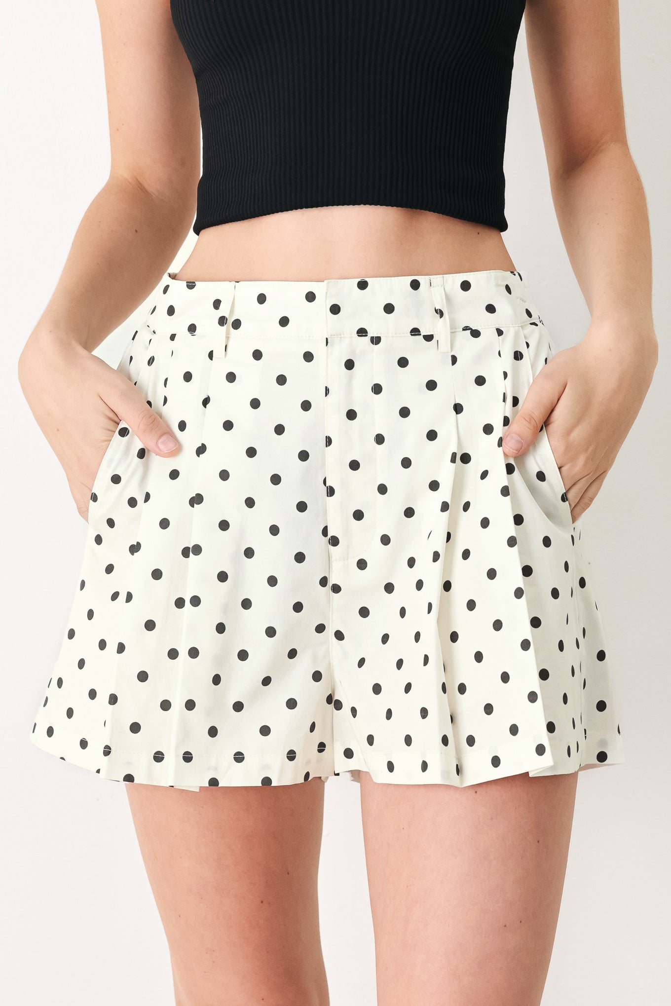 Woman wearing polka dot shorts with front closure and side pockets | FREEMARKET