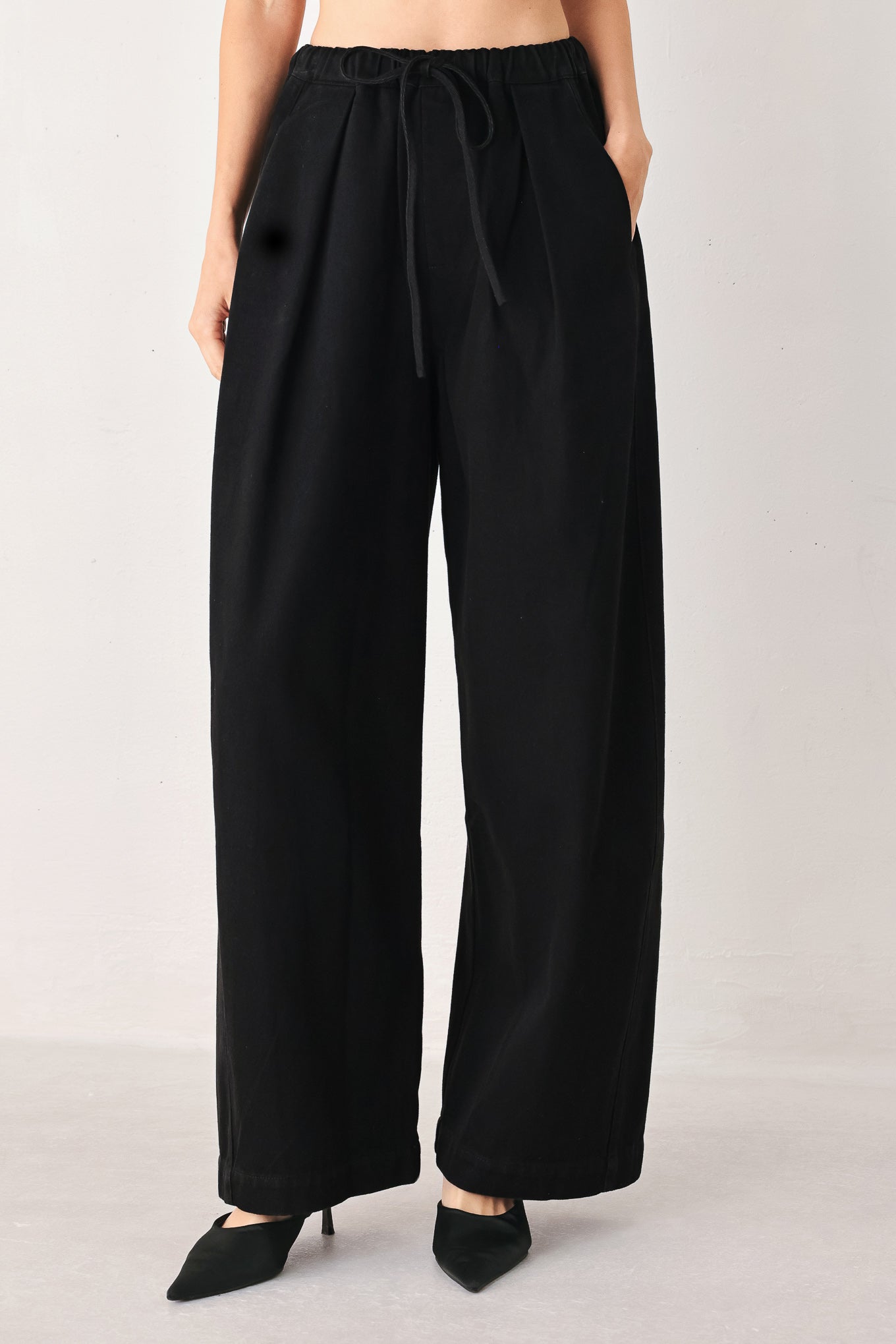 Woman wearing black wide-leg drawstring pants | FREEMARKET