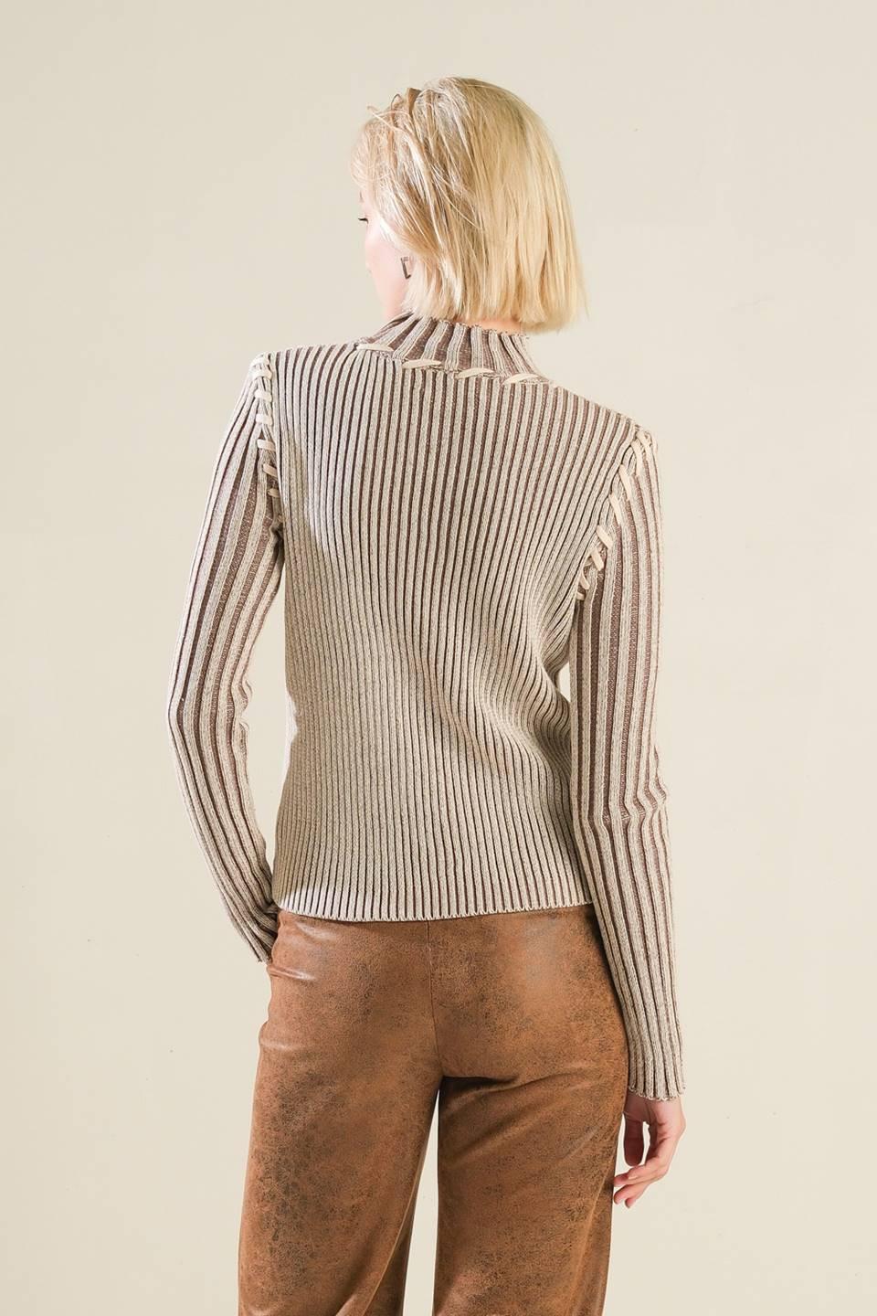 CANDID LOVE SWEATER TOP.