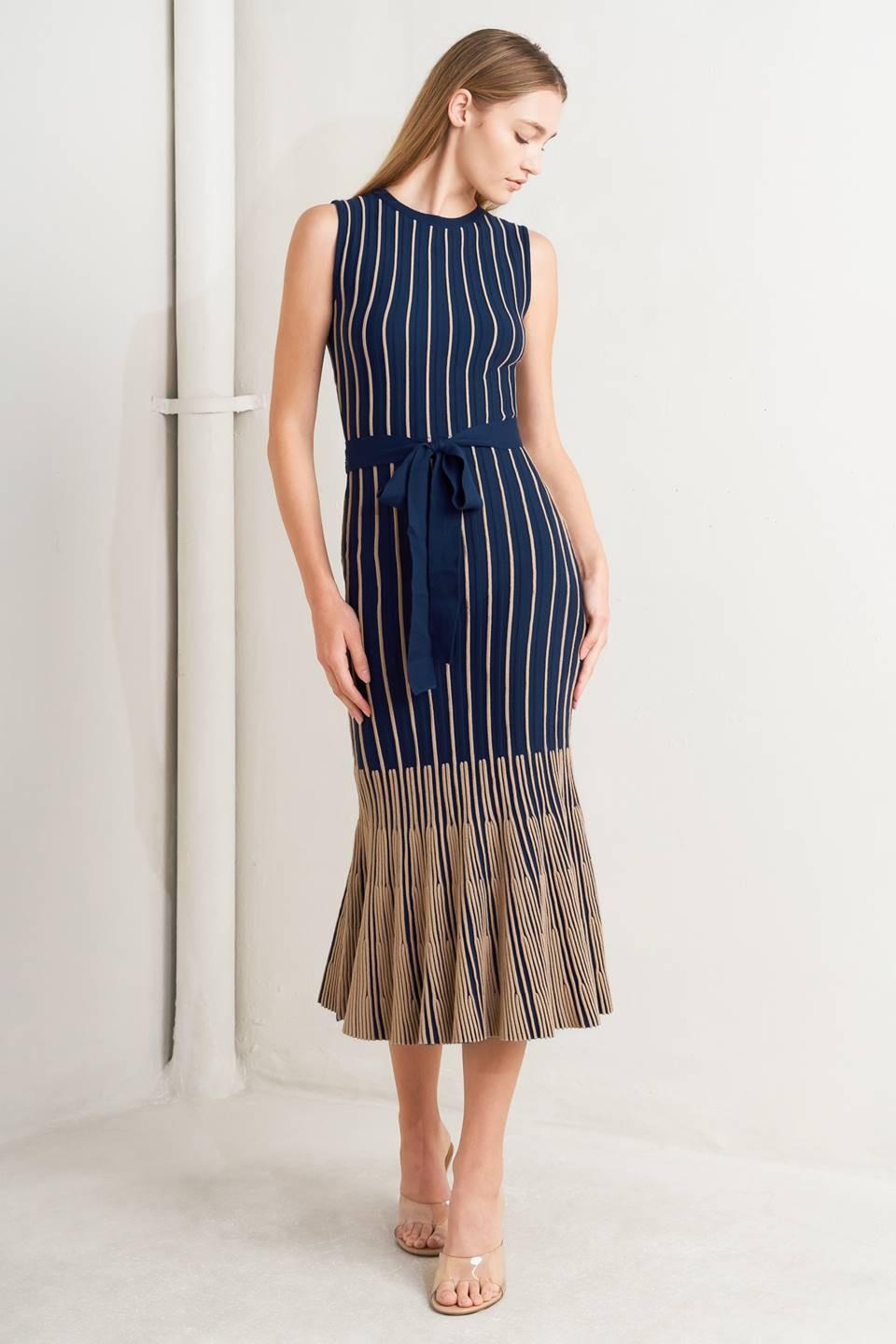 SMOOTH WEIGHTED FEEL KNIT MIDI DRESS.
