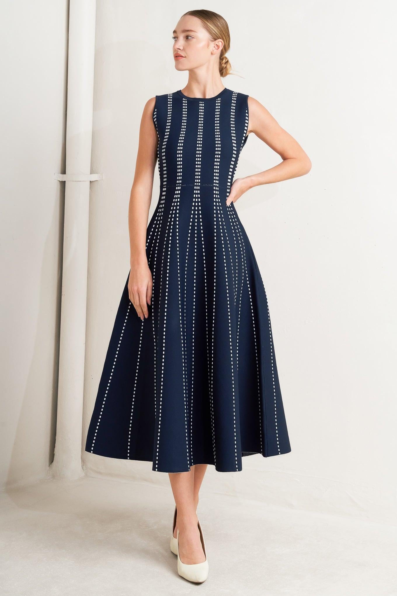 A jacquard sweater knit midi dress featuring round neckline, sleeveless and circle skirt
Details:
Self : 82% Polyester 18% Spandex
Size & Fit
- Model is 5`8" And Wearing Size Small
- Measurements Taken From Size Small
- Approx. Length: 50" Flying Tomato