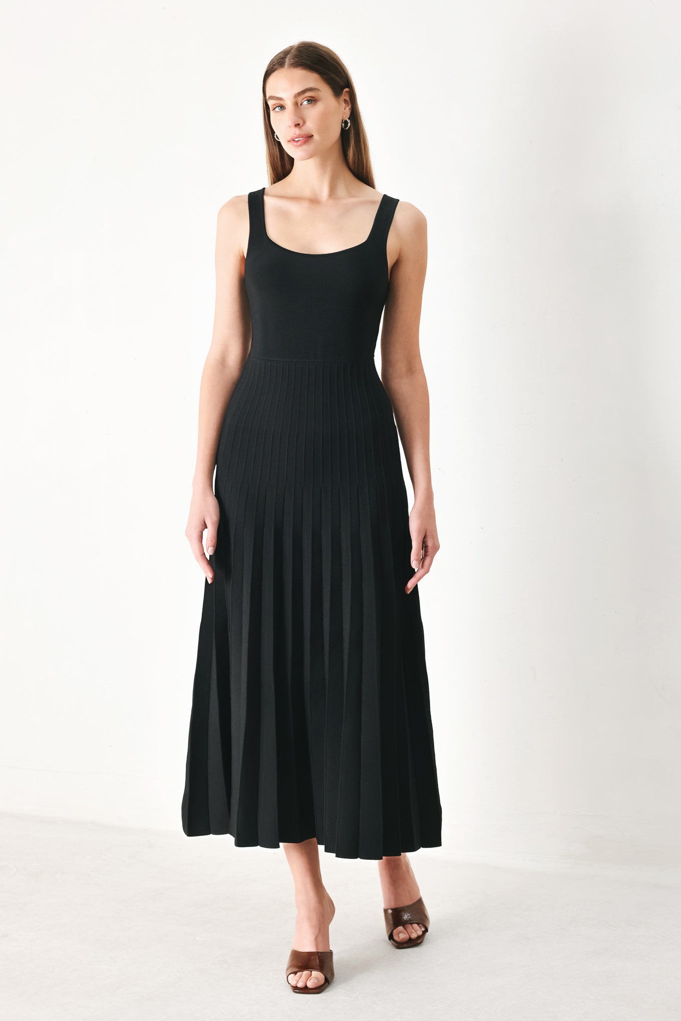 Woman wearing a black sleeveless A sweater knit midi dress | Flying Tomato