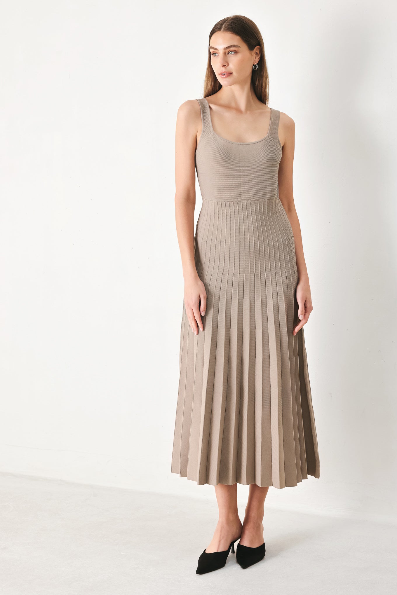 Woman wearing a beige pleated midi dress | Flying Tomato