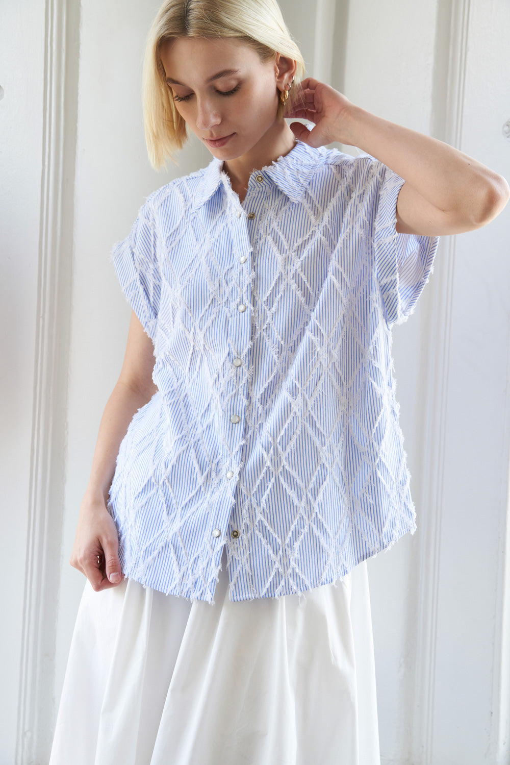 SOCIAL SENSATION WOVEN TOP