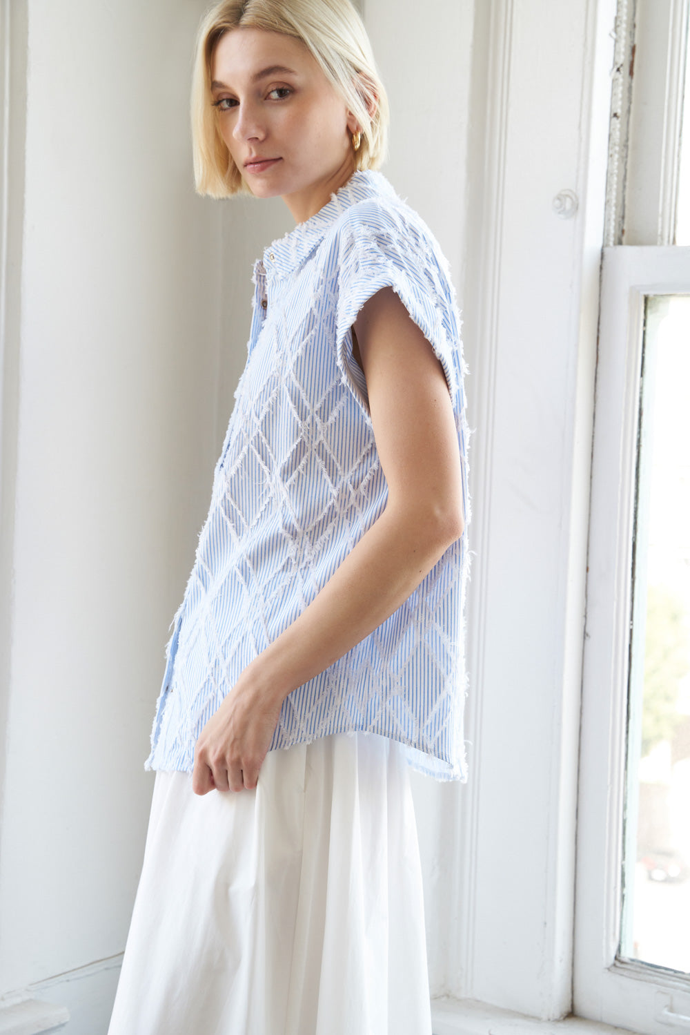 SOCIAL SENSATION WOVEN TOP