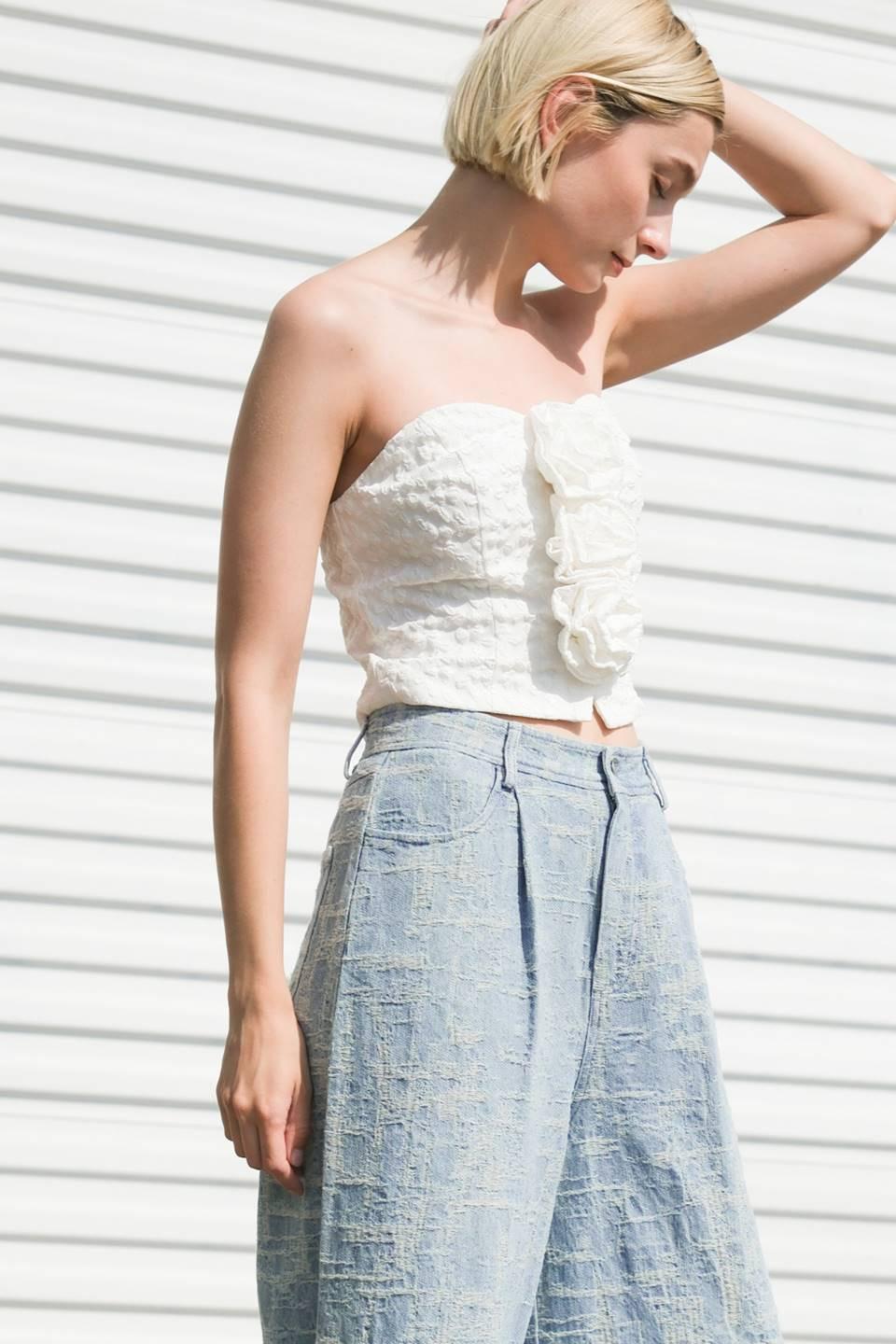 SUMMERY DARLING WOVEN TOP.