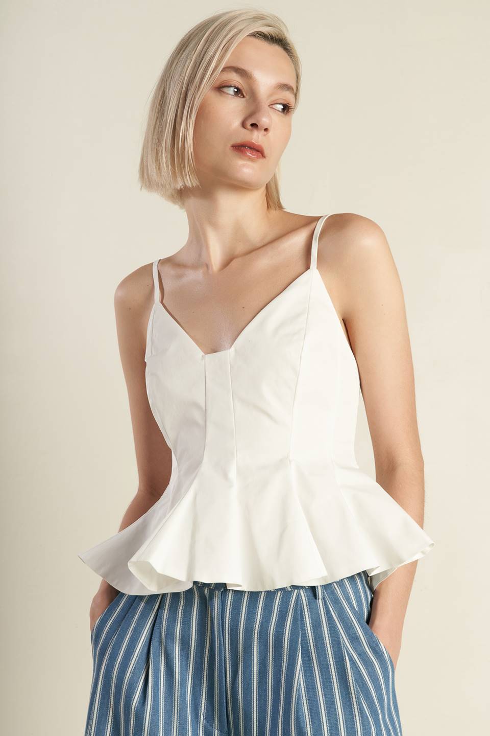 A solid woven cami top featuring straps, peplum and back zipper closure. Matching pants FP1095.
Details:
Self : 100% Polyester
Size & Fit
- Model is 5`8" And Wearing Size Small
- Measurements Taken From Size Small
- Approx. Length: 22"
