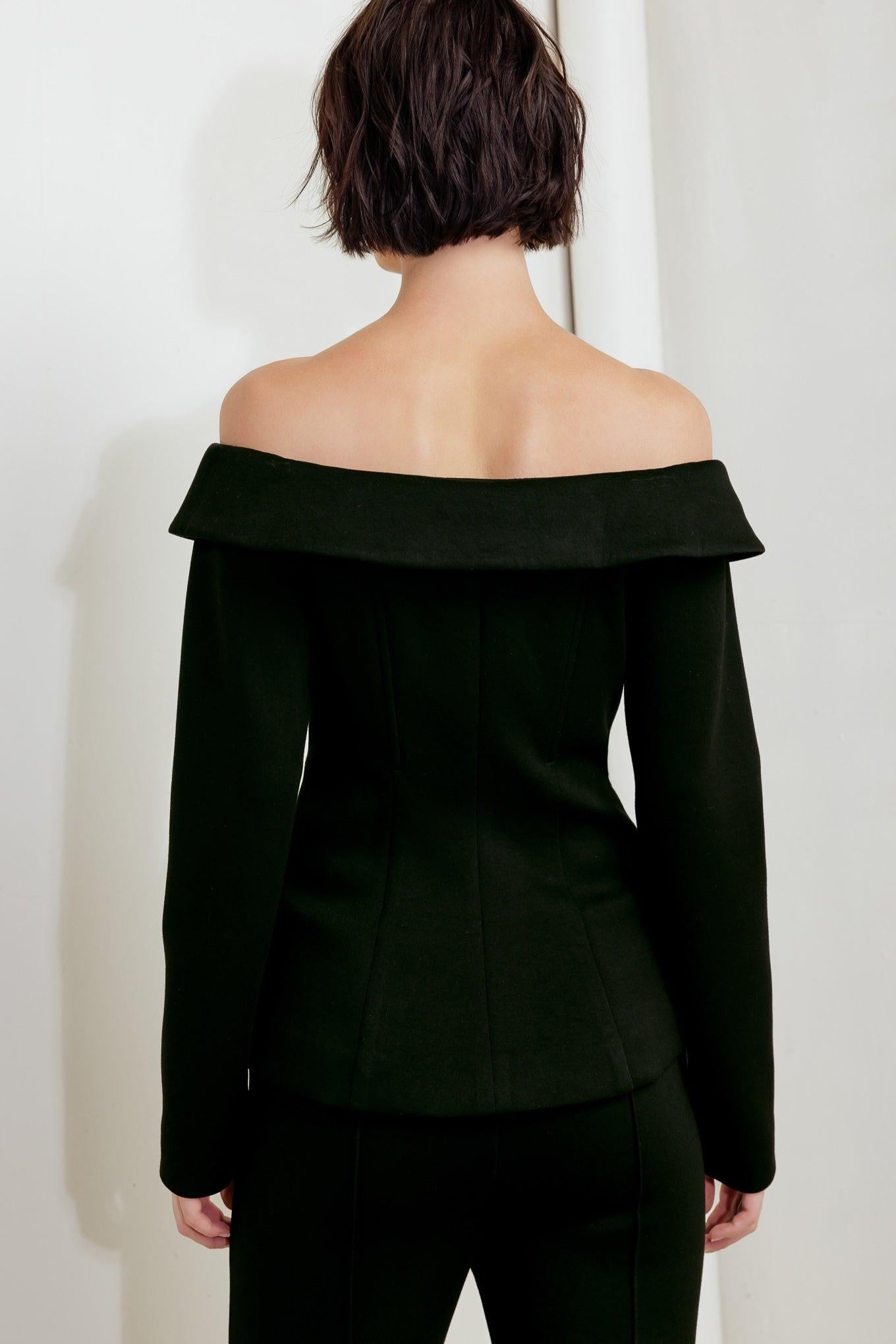 MODERN FLOW BLACK WOVEN TOP.