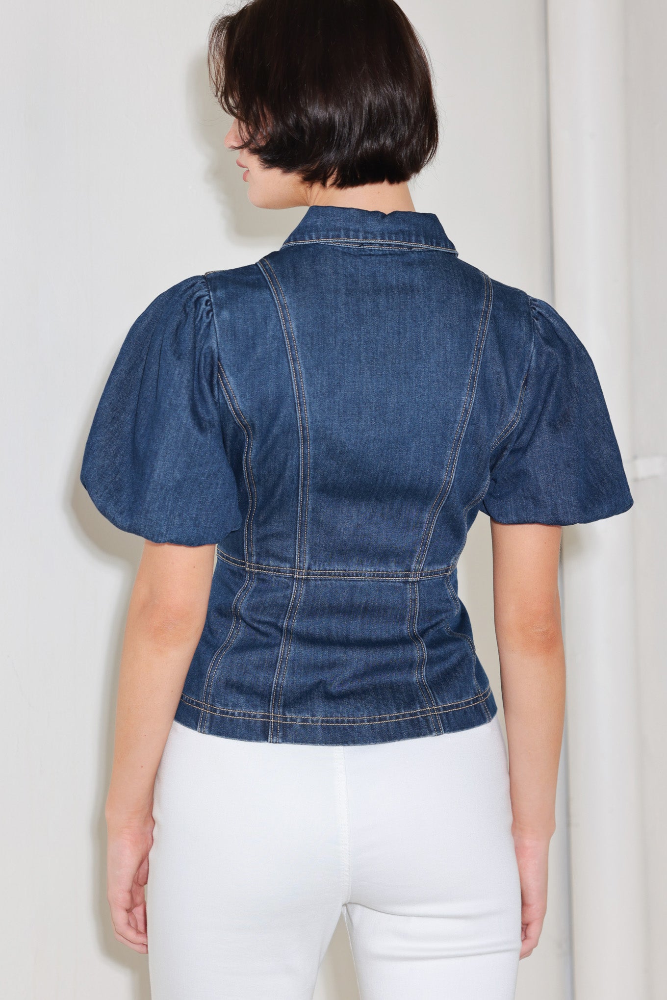 A washed denim top featuring collar, short puff sleeve and front button down
Details:
Self : 81% Cotton 19% Polyester
Lining : 100% Polyester
Size & Fit
- Model is 5`8" And Wearing Size Small
- Measurements Taken From Size Small
- Approx. Length: 22"