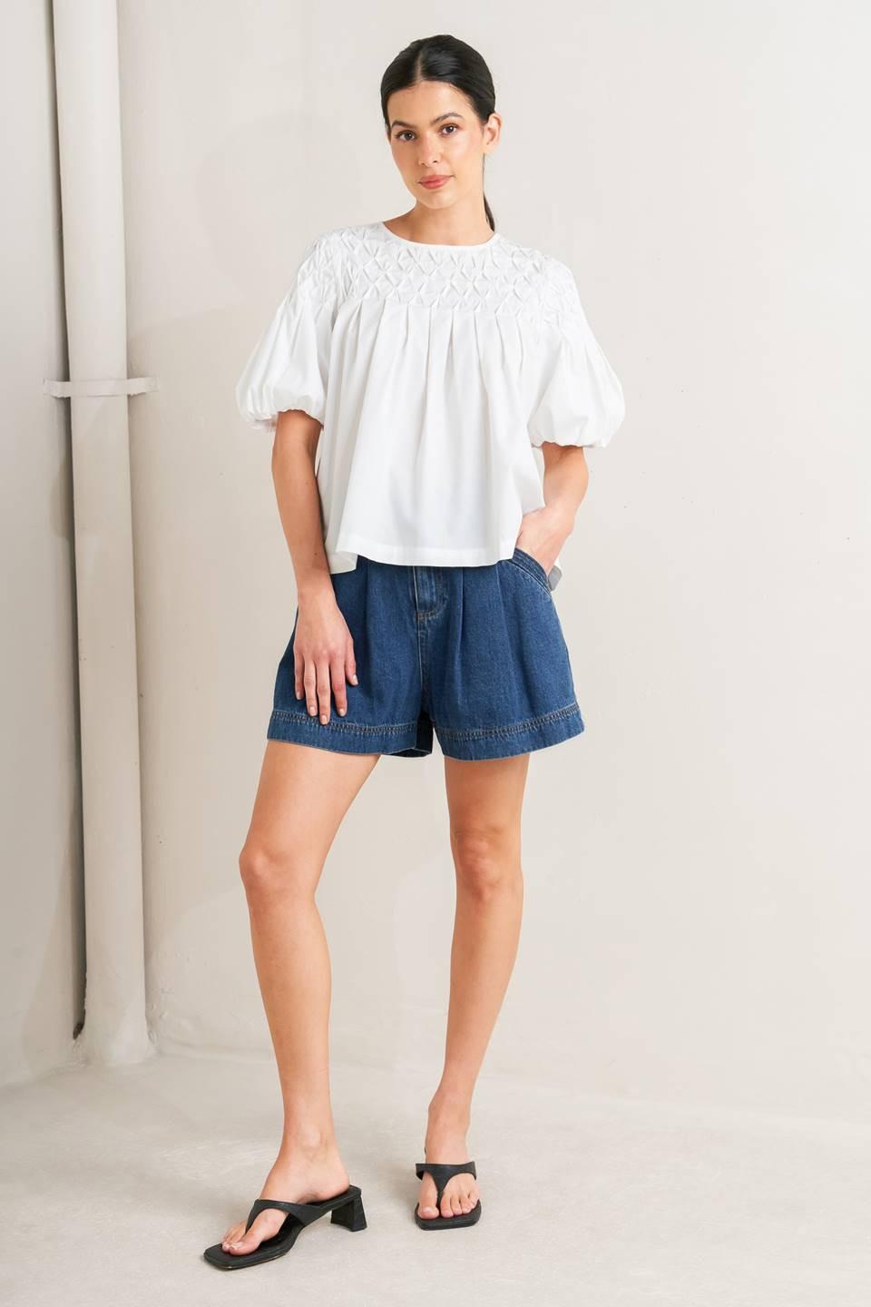 WHITE DREAM PUFF WOVEN TOP.
