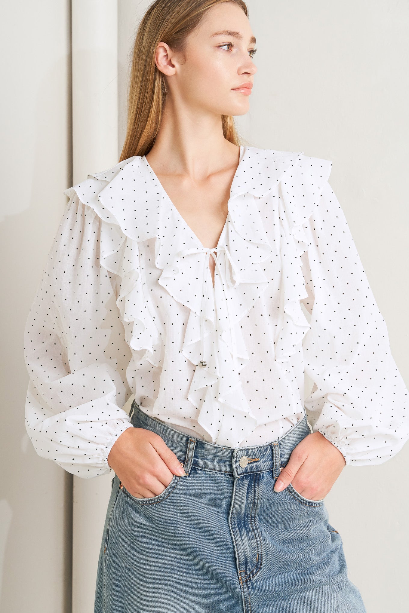 A dotted woven top featuring V neckline, front tie, ruffles and long sleeve
Details:
Self : 100% Cotton
Size & Fit
- Model is 5`8" And Wearing Size Small
- Measurements Taken From Size Small
- Approx. Length: 25" FLYING TOMATO