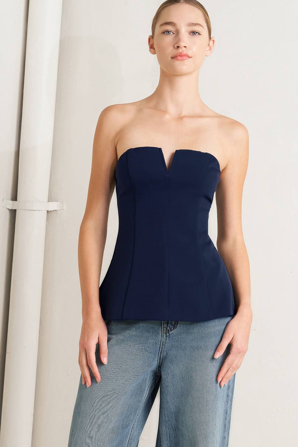 NOIR CONTOUR WOVEN TOP.