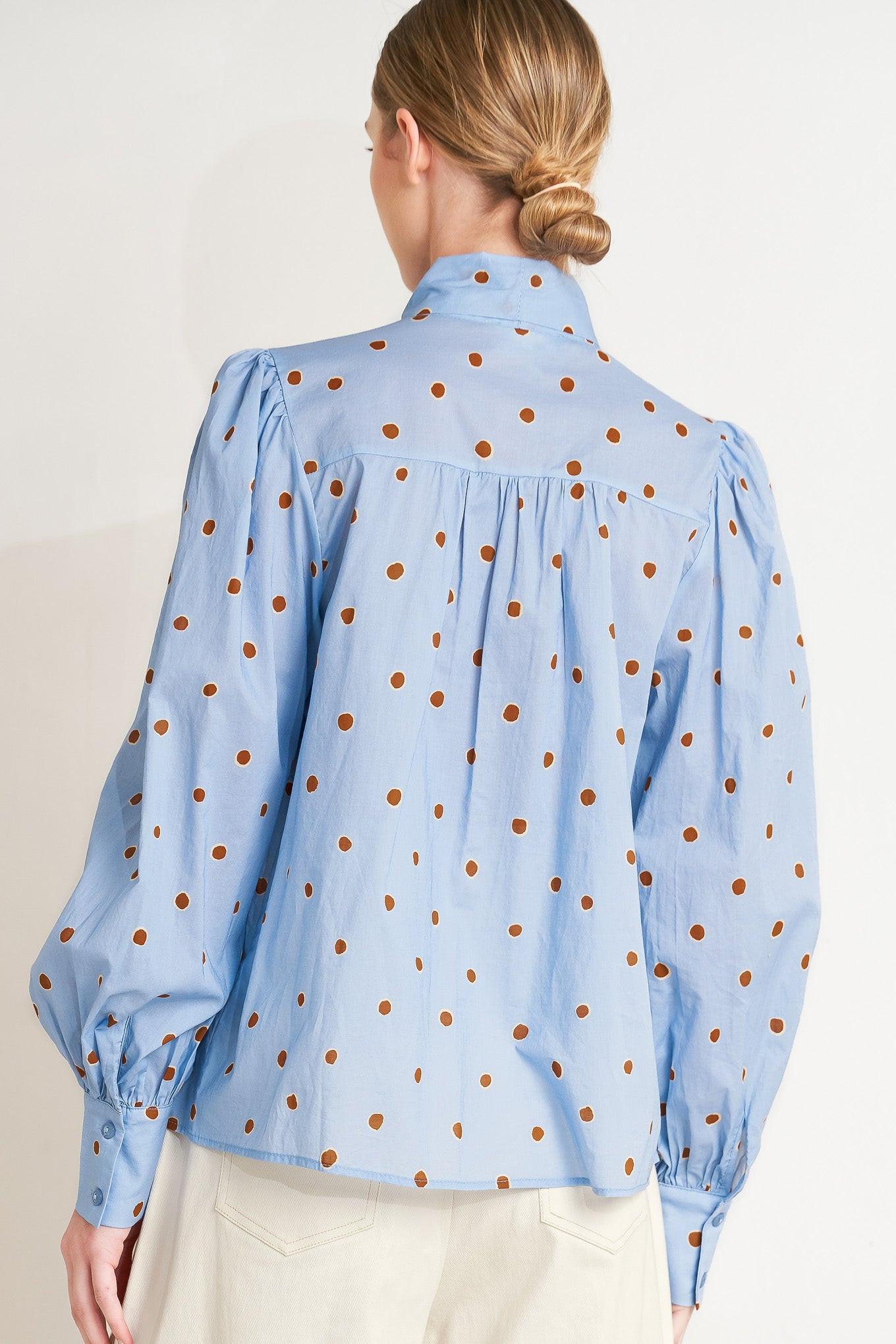 A printed woven top featuring front tie, button down and long sleeve with wide cuff
Details:
Self : 100% Cotton
Size & Fit
- Model is 5`8" And Wearing Size Small
- Measurements Taken From Size Small
- Approx. Length: 26"
