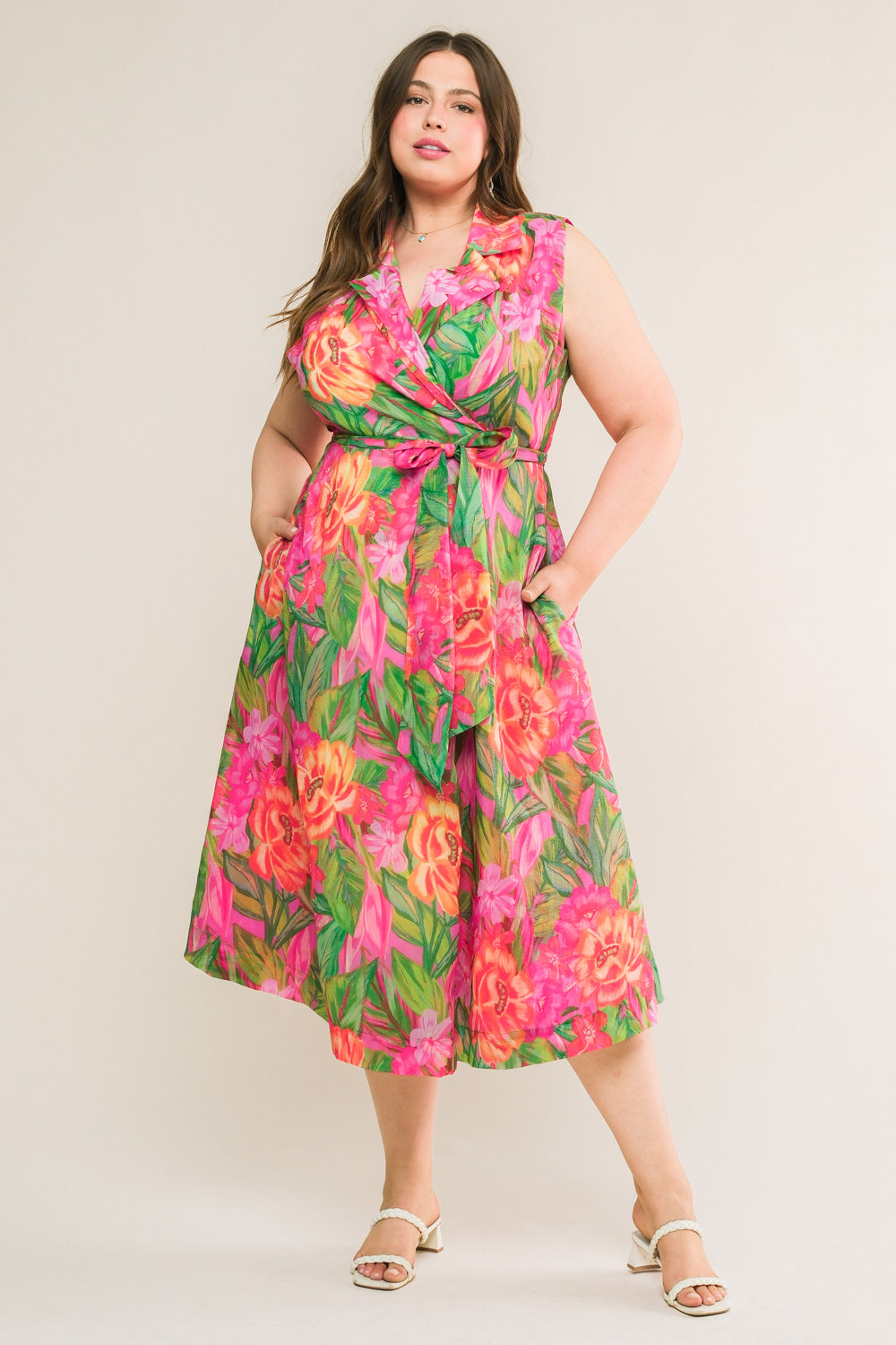 A printed woven midi dress featuring collar, sleeveless and true wrap
Details:
Self : 100% Polyester
Lining : 100% Polyester
Size & Fit
- Model is 5`8" And Wearing Size Small
- Measurements Taken From Size Small
- Approx. Length: 52"