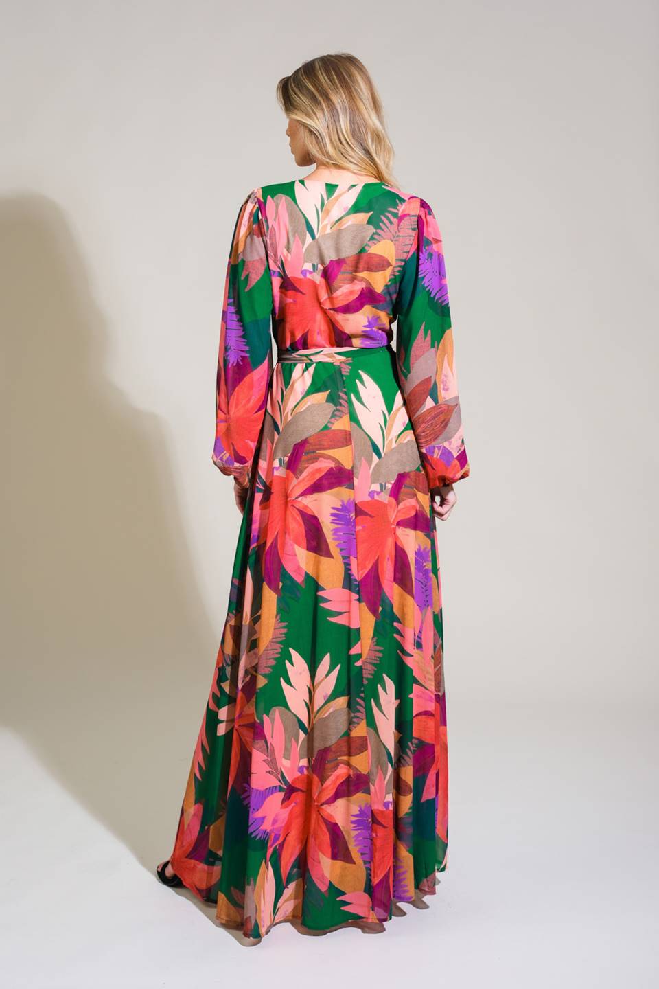 A printed woven maxi dress featuring surplice neckline, true wrap with tie and long sleeve
Details:
Self : 100% Polyester 
Lining : 100% Polyester
     
Size & Fit
- Model is 5`8" And Wearing Size Small
- Measurements Taken From Size Small
- Approx. Length: 60"