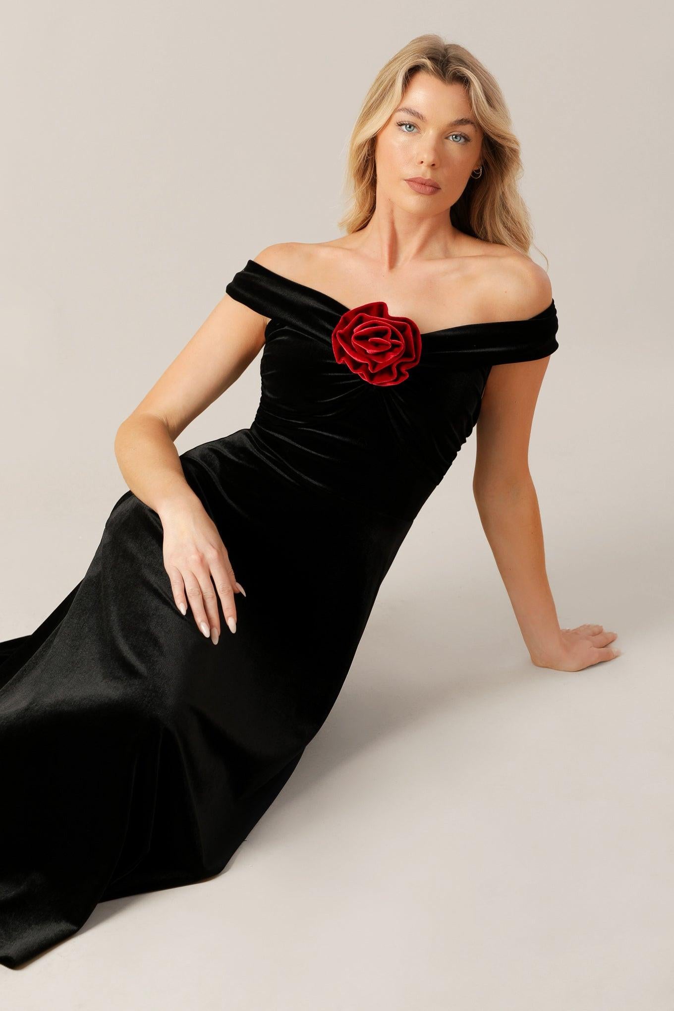 BE THERE FOR YOU VELVET MIDI DRESS.
