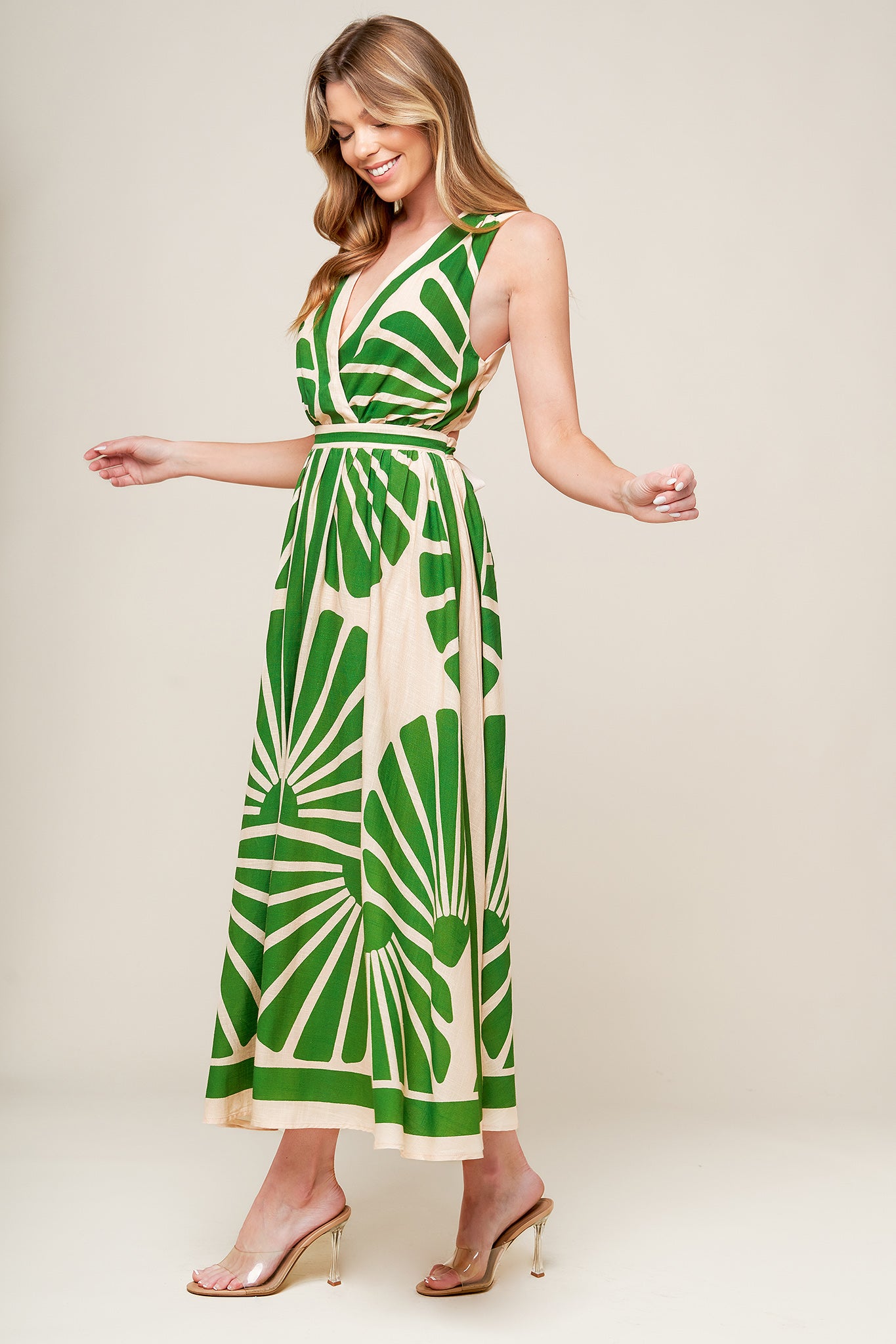 A printed woven midi dress featuring surplice neckline, full skirt, bare back with tie
Details:
Self : 30% Linen 70% Rayon
Lining : 100% Polyester
Size & Fit
- Model is 5`8" And Wearing Size Small
- Measurements Taken From Size Small
- Approx. Length: 53"