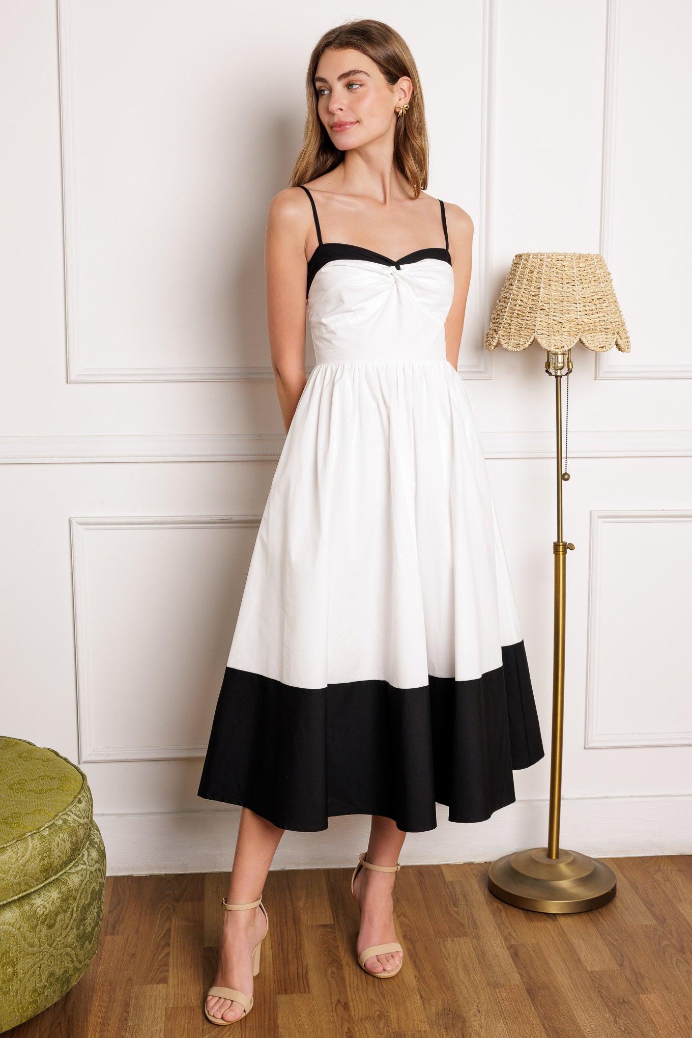 A solid color blocked woven midi dress featuring sweetheart neckline with straps, front bodice twist detail and smocked back bodice
Details:
Self : 100% Cotton
Contrast : 100% Cotton
Lining : 100% Polyester
Size & Fit
- Model is 5`8" And Wearing Size Small
- Measurements Taken From Size Small
- Approx. Length: 49" FLYING TOMATO