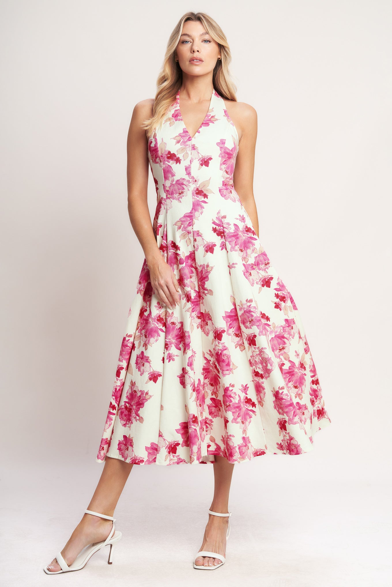 A printed woven halter midi dress featuring V neckline with back button closure, circle skirt, bare back and zipper closure
Details:
Self : 97% Cotton 3% Spandex
Size & Fit
- Model is 5`8" And Wearing Size Small
- Measurements Taken From Size Small
- Approx. Length: 50"