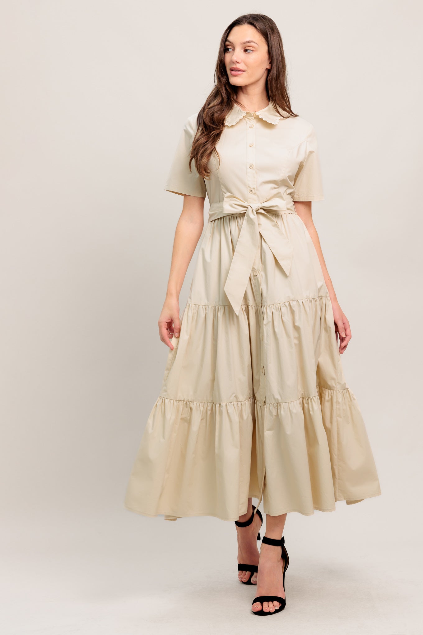 A solid woven midi dress featuring collar with lace trim, short sleeve, front button down closure, self sash tie and tiered skirt
Details:
Self : 100% Cotton Exclusive of Decoration
Size & Fit
- Model is 5`8" And Wearing Size Small
- Measurements Taken From Size Small
- Approx. Length: 52" FLYING TOMATO