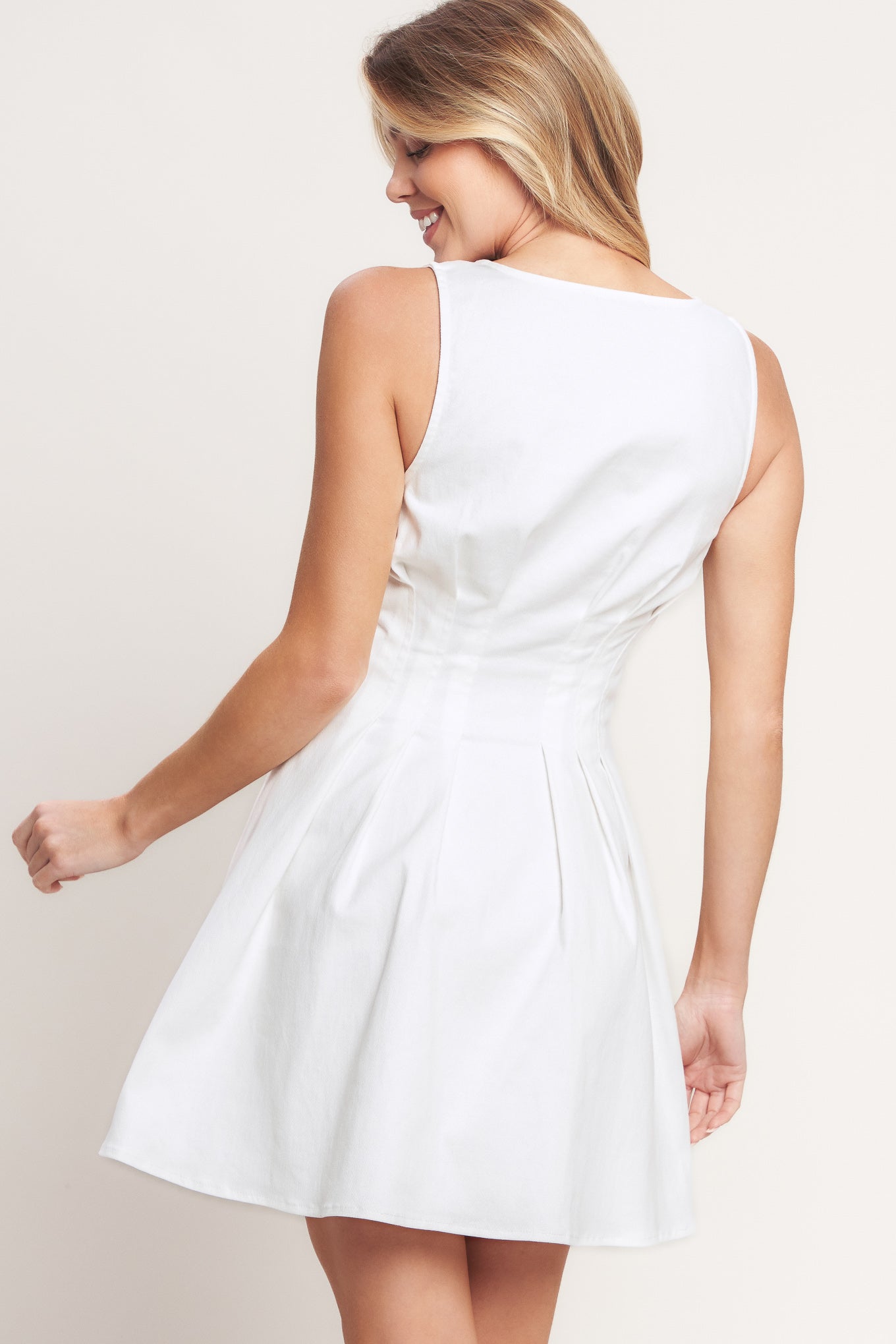 A solid woven mini dress featuring U neckline, sleeveless, corset waist and front button down
Details:
Self : 97% Cotton 3% Spandex
Size & Fit
- Model is 5`8" And Wearing Size Small
- Measurements Taken From Size Small
- Approx. Length: 34"