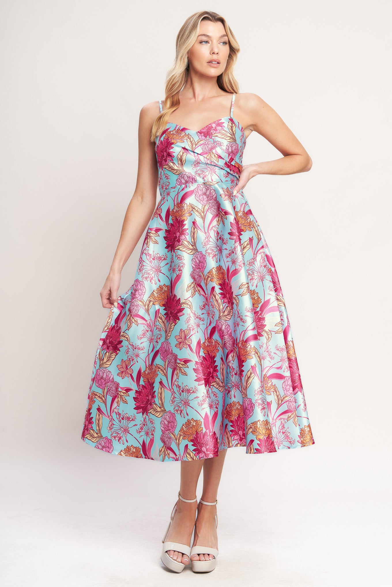 A printed woven midi dress featuring surplice neckline, straps, circle skirt and back zipper closure
Details:
Self: 100% Polyester
Lining: 100% Polyester
Size & Fit
- Model is 5`8" And Wearing Size Small
- Measurements Taken From Size Small
- Approx. Length: 49"