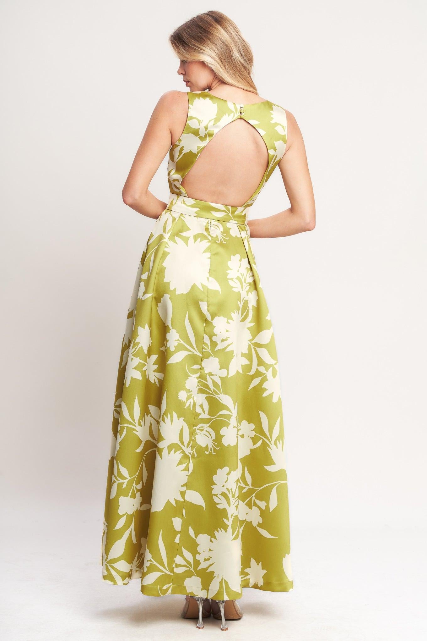 A printed woven maxi dress featuring round neckline, sleeveless, self belt, full skirt, open back with back neck button and zipper closure
Details:
Self : 100% Polyester
Lining : 100% Polyester
Size & Fit
- Model is 5`8" And Wearing Size Small
- Measurements Taken From Size Small
- Approx. Length: 60"