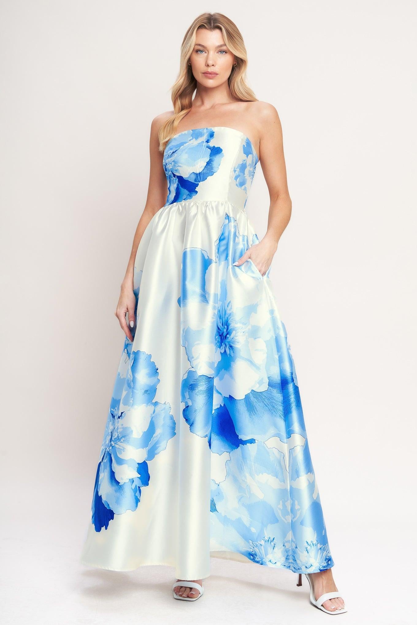 A printed woven maxi dress featuring strapless neckline, full skirt and smocked back bodice
Details:
Self : 100% Polyester
Lining : 100% Polyester
Size & Fit
- Model is 5`8" And Wearing Size Small
- Measurements Taken From Size Small
- Approx. Length: 53"