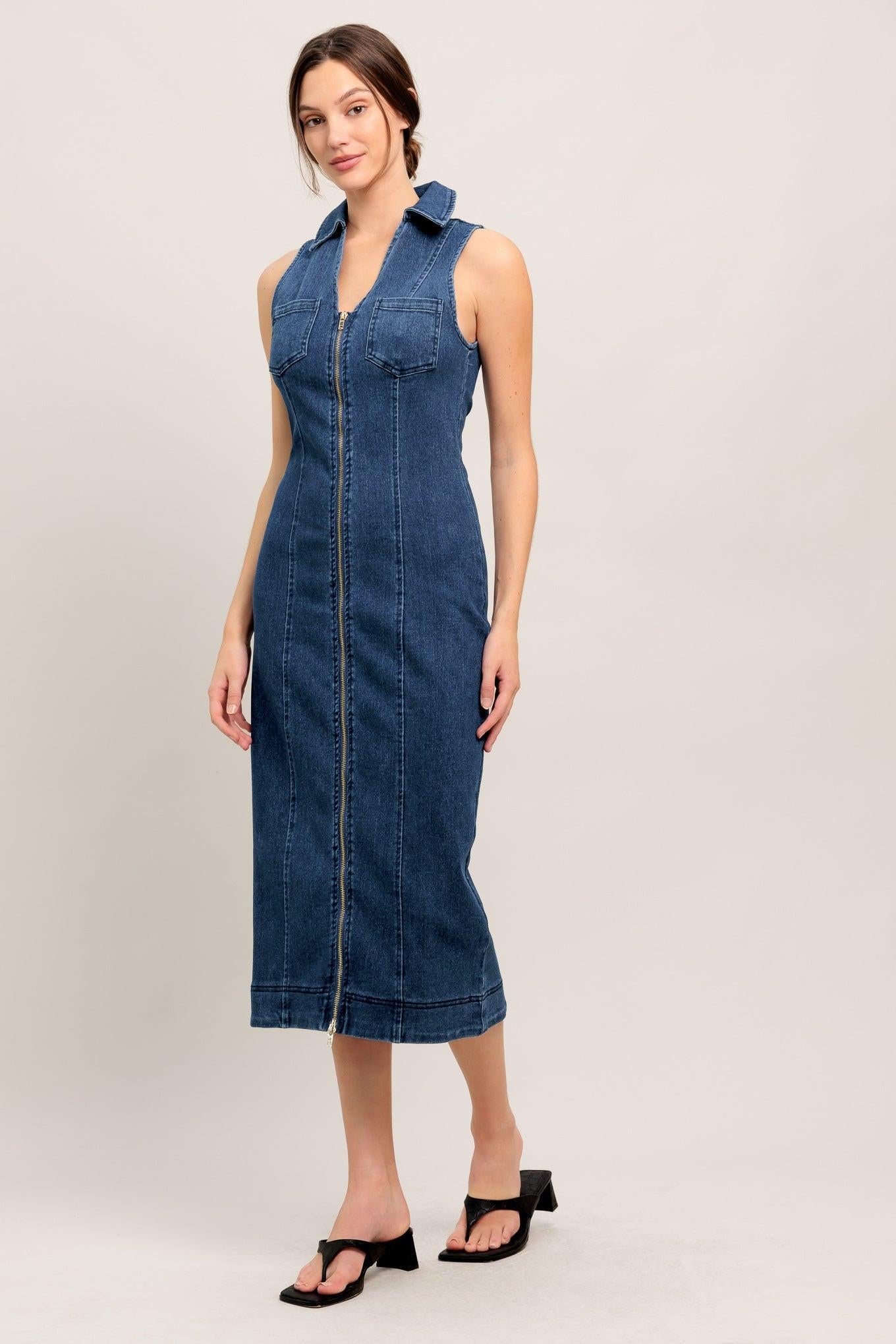 EVERYDAY EDGE DENIM MIDI DRESS.