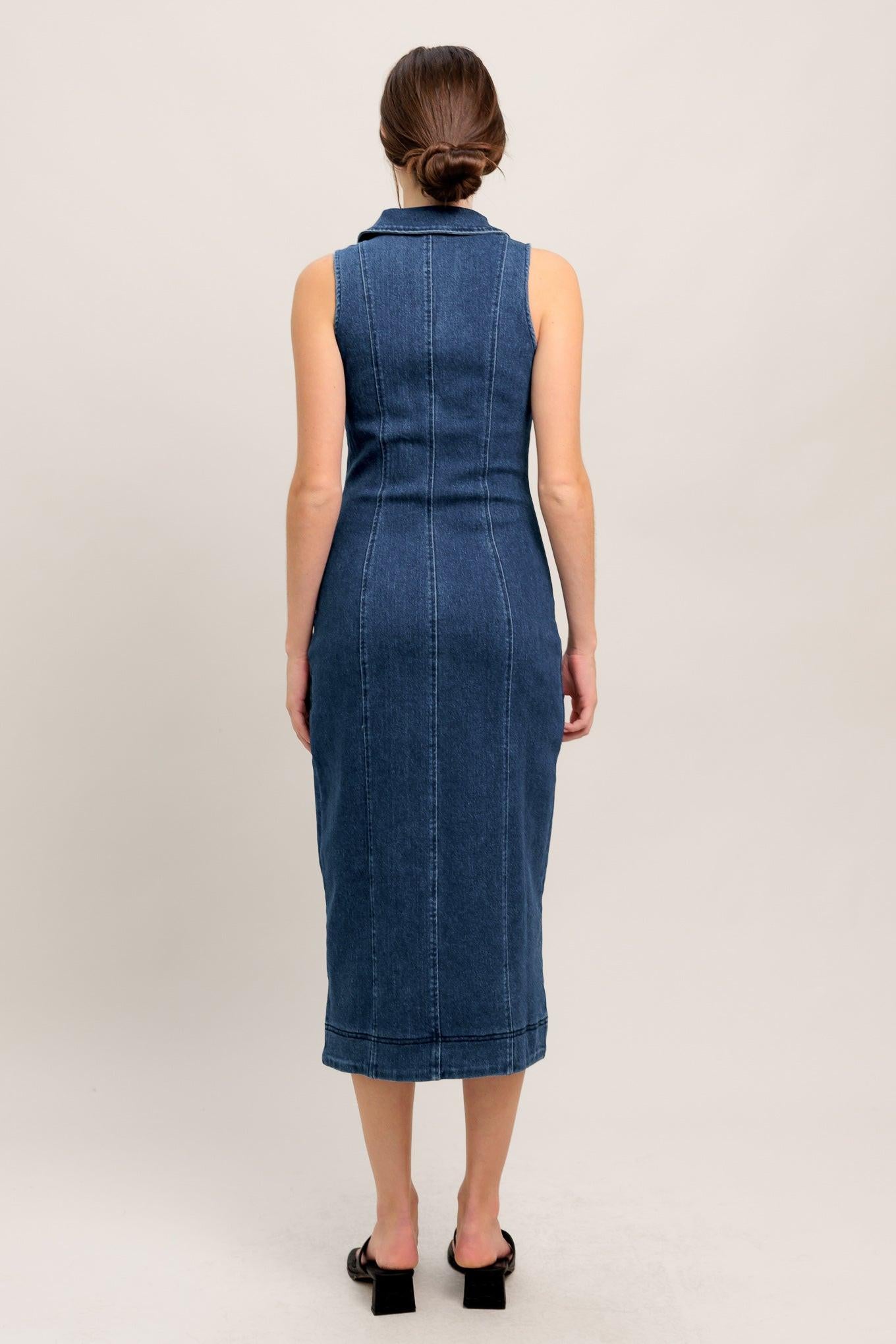 EVERYDAY EDGE DENIM MIDI DRESS.