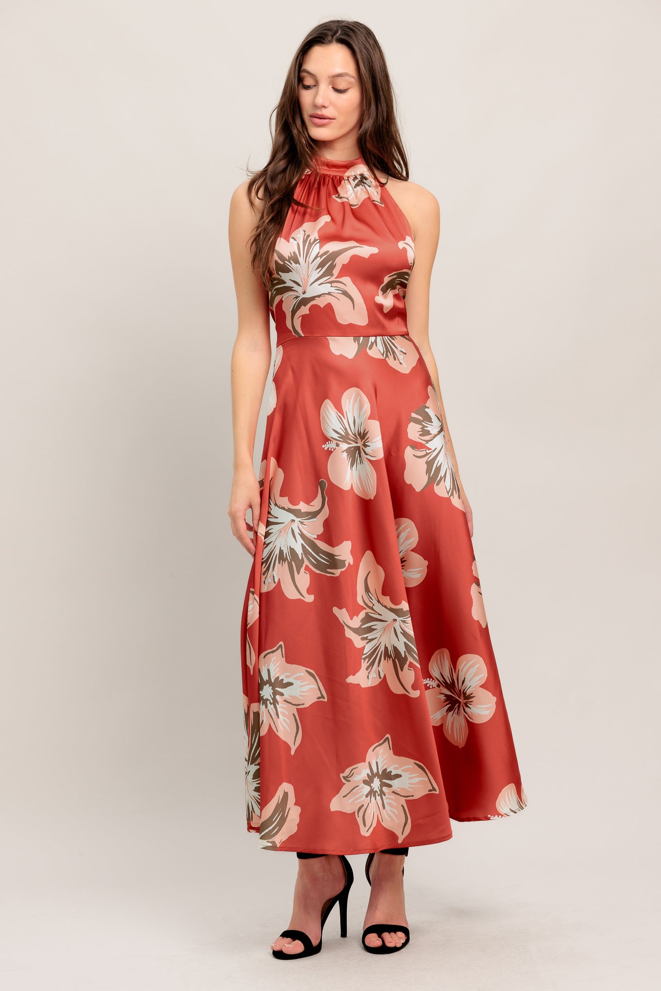 A printed woven midi dress featuring halter neckline with back tie, circle skirt, bare back with elastic and side zipper closure
Details:
Self : 100% Polyester
Lining : 100% Polyester
Size & Fit
- Model is 5`8" And Wearing Size Small
- Measurements Taken From Size Small
- Approx. Length: 54" Flying Tomato