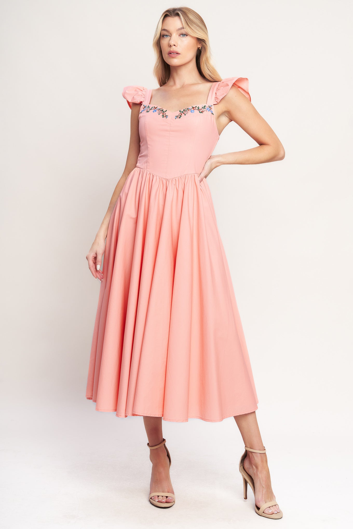 A solid woven midi dress featuring sweetheart neckline, short ruffle sleeve, embroidered front, basque waist, full skirt and smocked back bodice
Details:
Self: 100% Cotton
Lining: 100% Polyester
Size & Fit
-Model is 5`8" And Wearing Size Small
-Measurements Taken From Size Small
-Approx. Length: 49"