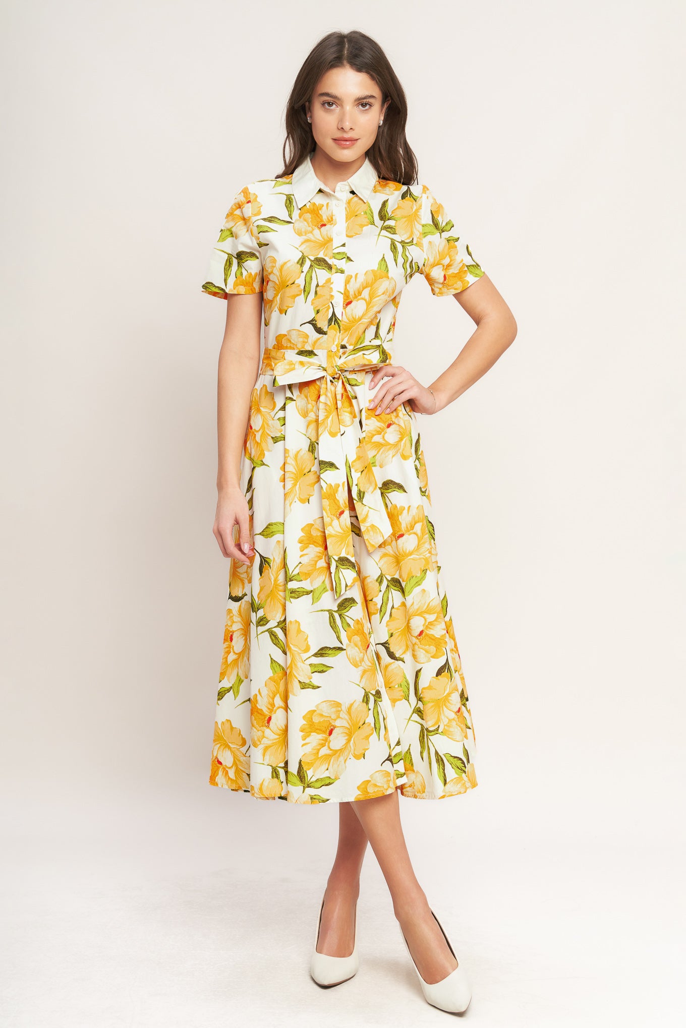 A printed woven midi dress featuring collar, short sleeve, button down, self sash tie and circle skirt
Details:
Self : 100% Cotton
Size & Fit
- Model is 5`8" And Wearing Size Small
- Measurements Taken From Size Small
- Approx. Length: 50" Flying Tomato