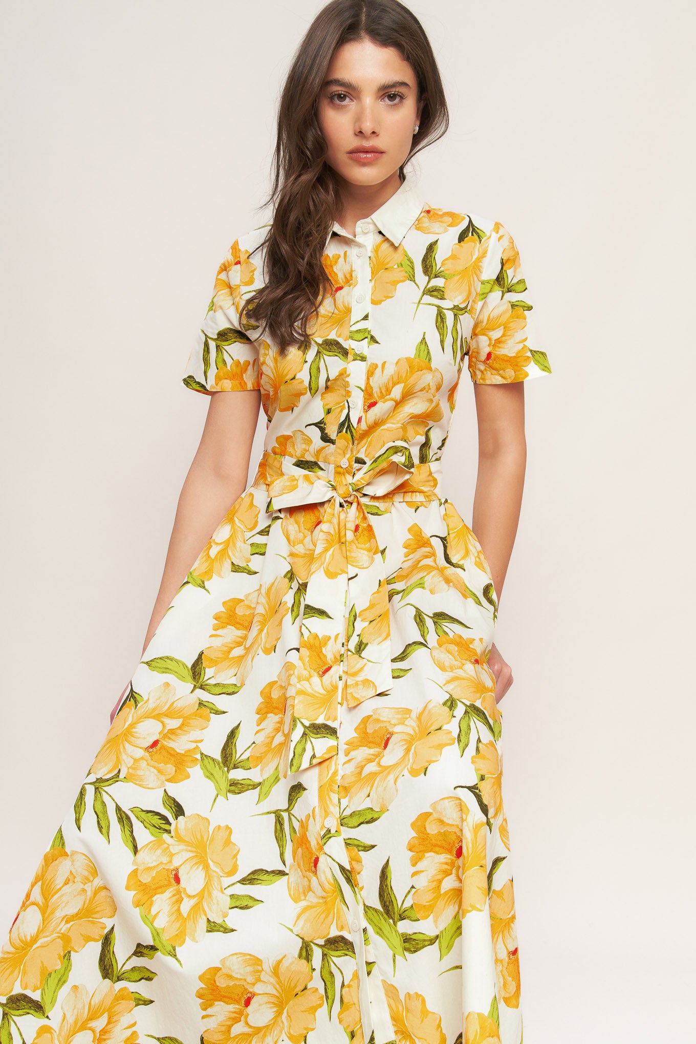 A printed woven midi dress featuring collar, short sleeve, button down, self sash tie and circle skirt
Details:
Self : 100% Cotton
Size & Fit
- Model is 5`8" And Wearing Size Small
- Measurements Taken From Size Small
- Approx. Length: 50" Flying Tomato