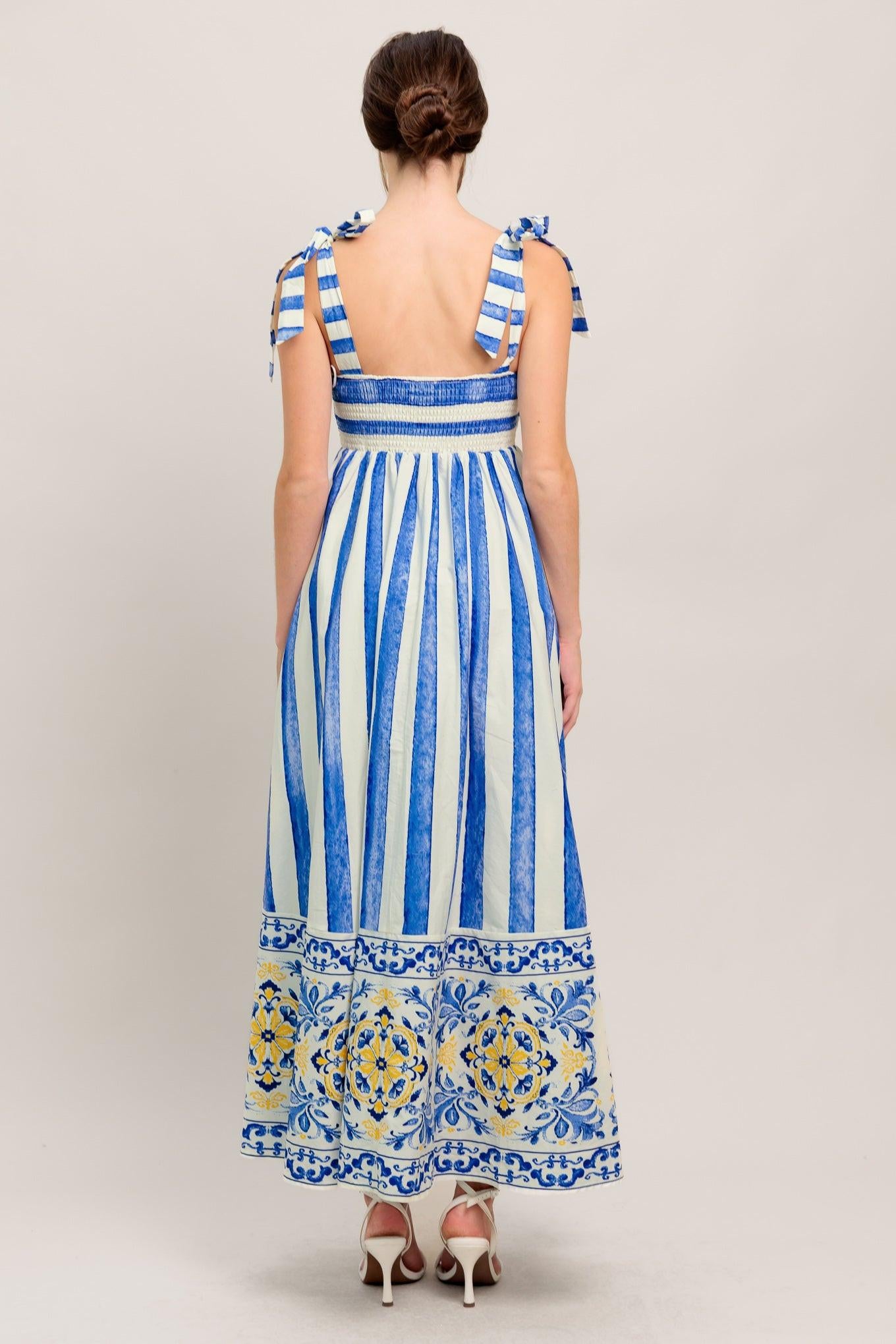 A printed woven midi dress featuring straight neckline, shoulder tie and smocked back bodice
Details:
Self : 100% Cotton
Lining : 100% Polyester
Size & Fit
- Model is 5`8" And Wearing Size Small
- Measurements Taken From Size Small
- Approx. Length: 52" Flying Tomato