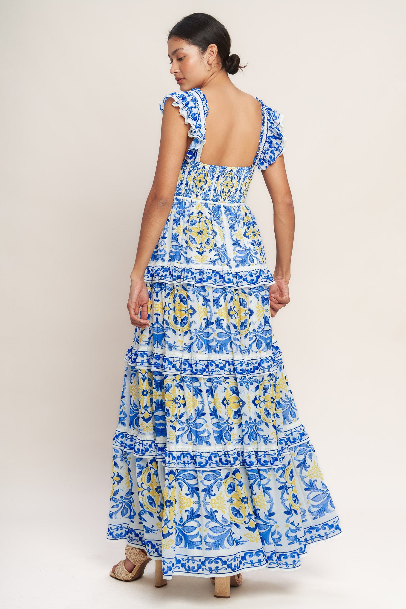 A printed woven maxi dress featuring straight neckline, ruffle sleeve, tiered skirt with ruffle inset and smocked back bodice
Details:
Self : 100% Polyester
Lining : 100% Polyester
Size & Fit
- Model is 5`8" And Wearing Size Small
- Measurements Taken From Size Small
- Approx. Length: 59" Flying Tomato