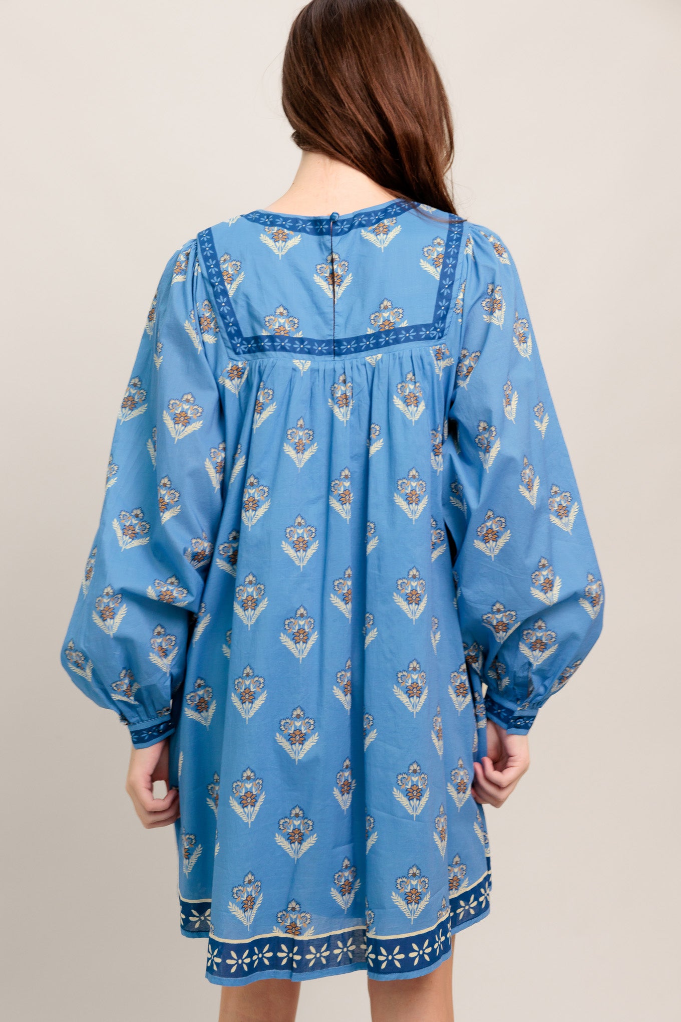Blue long-sleeve dress with floral print and border trim
Details:
Self: 100% Cotton
Lining: 100% Polyester
Size & Fit
- Model is 5`8" And Wearing Size Small
- Measurements Taken From Size Small
- Approx. Length: 34"