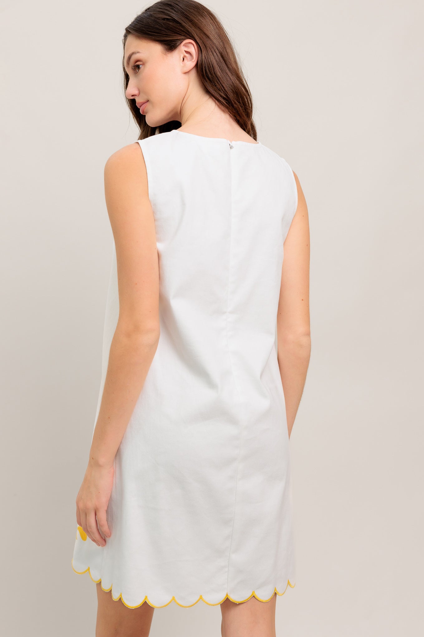 A solid woven mini dress featuring round neckline, sleeveless, embroidered scallop hem and back zipper closure
Details:
Self : 97% Cotton 3% Spandex
Size & Fit
- Model is 5`8" And Wearing Size Small
- Measurements Taken From Size Small
- Approx. Length: 35" Flying Tomato