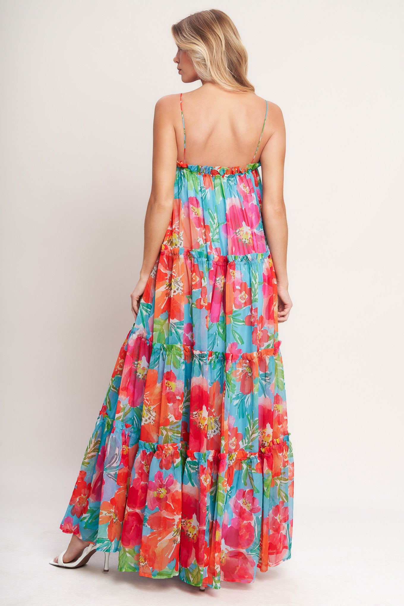 A printed woven maxi dress featuring straight neckline with ruffled edge, straps and tiers with ruffle edge
Details:
Self : 100% Polyester
Lining : 100% Polyester
Size & Fit
- Model is 5`8" And Wearing Size Small
- Measurements Taken From Size Small
- Approx. Length: 59"